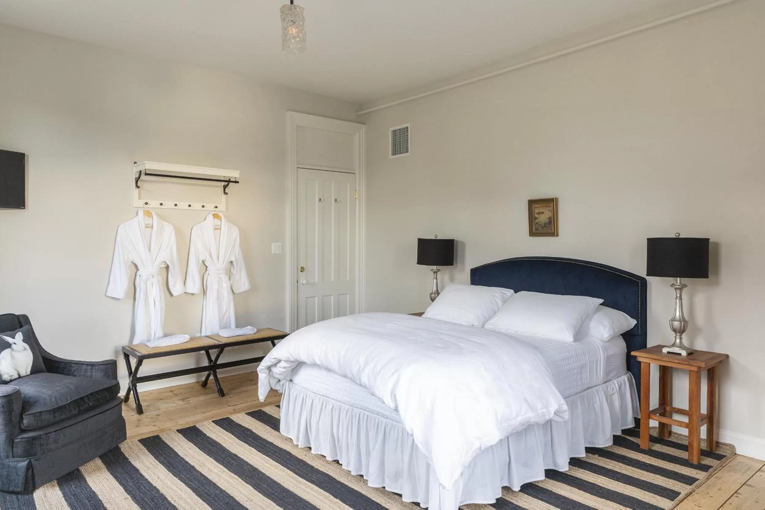 Standard Queen Room in Stewart House Hotel