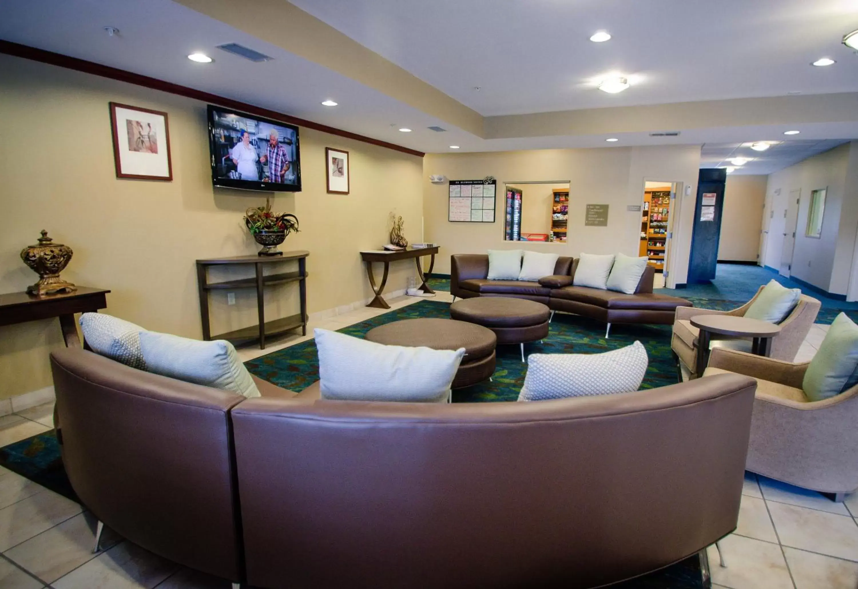 Property building, Lounge/Bar in Candlewood Suites Temple, an IHG Hotel
