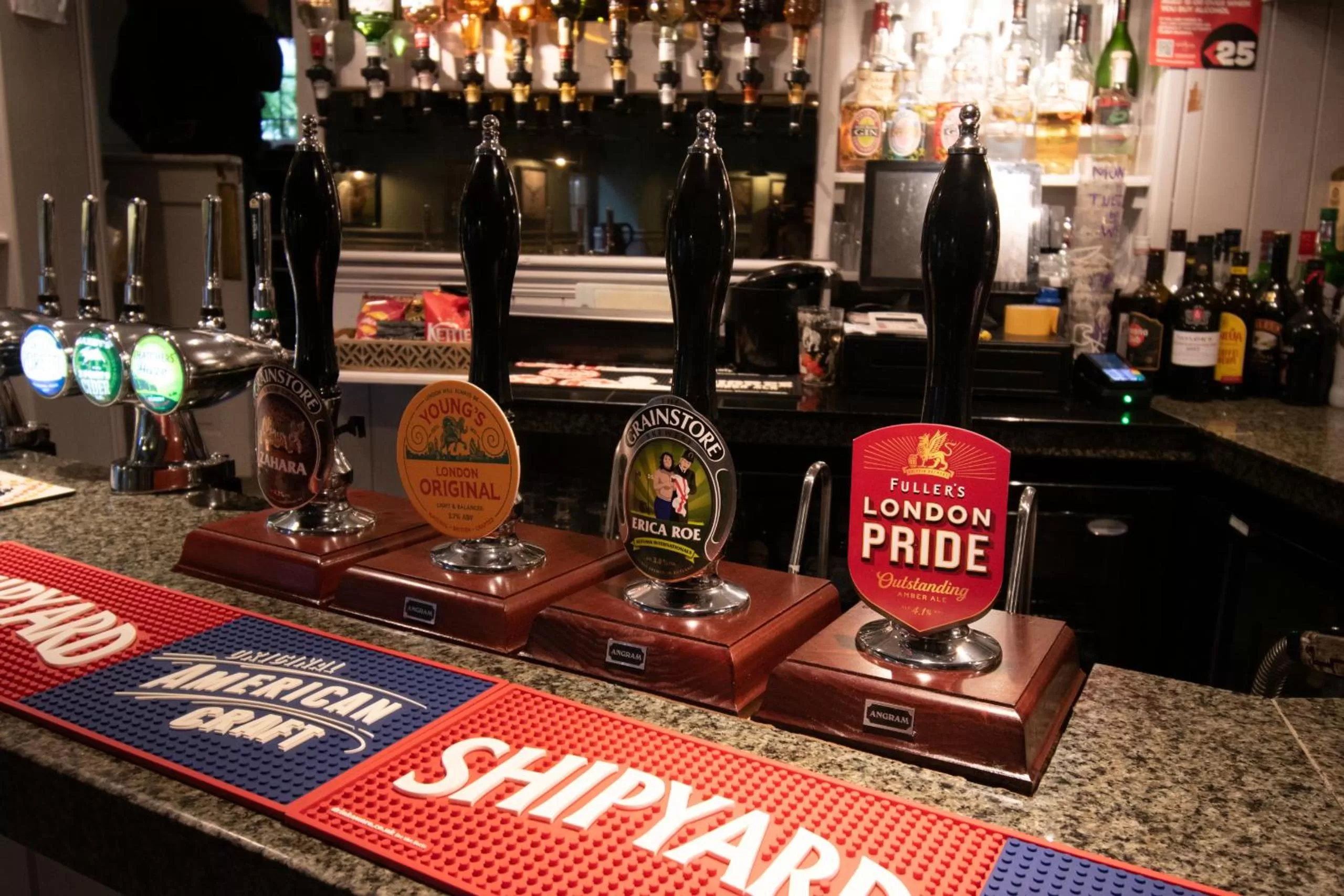 Lounge or bar in Royal George