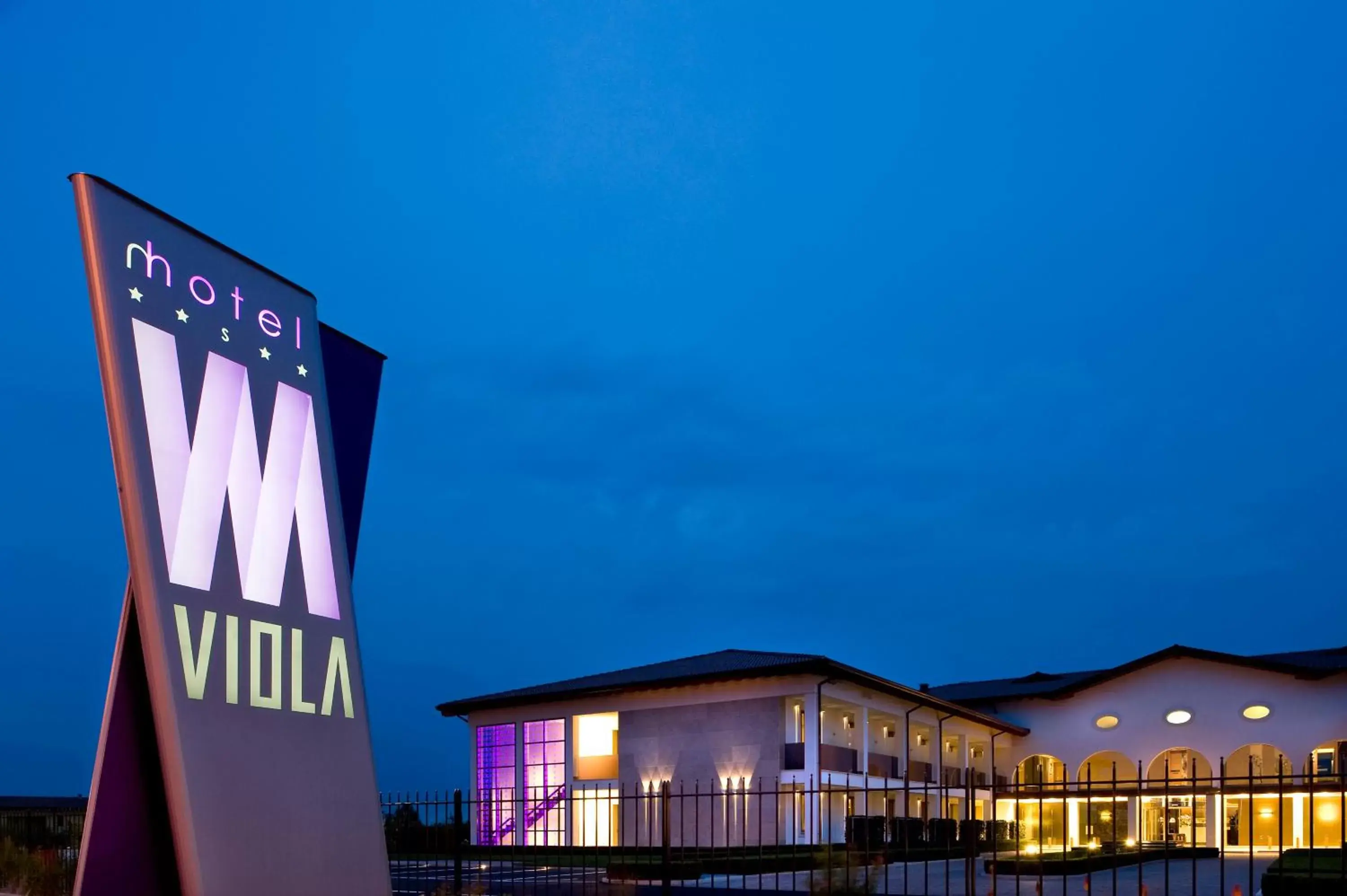 Facade/entrance, Property Building in Viola Mhotel