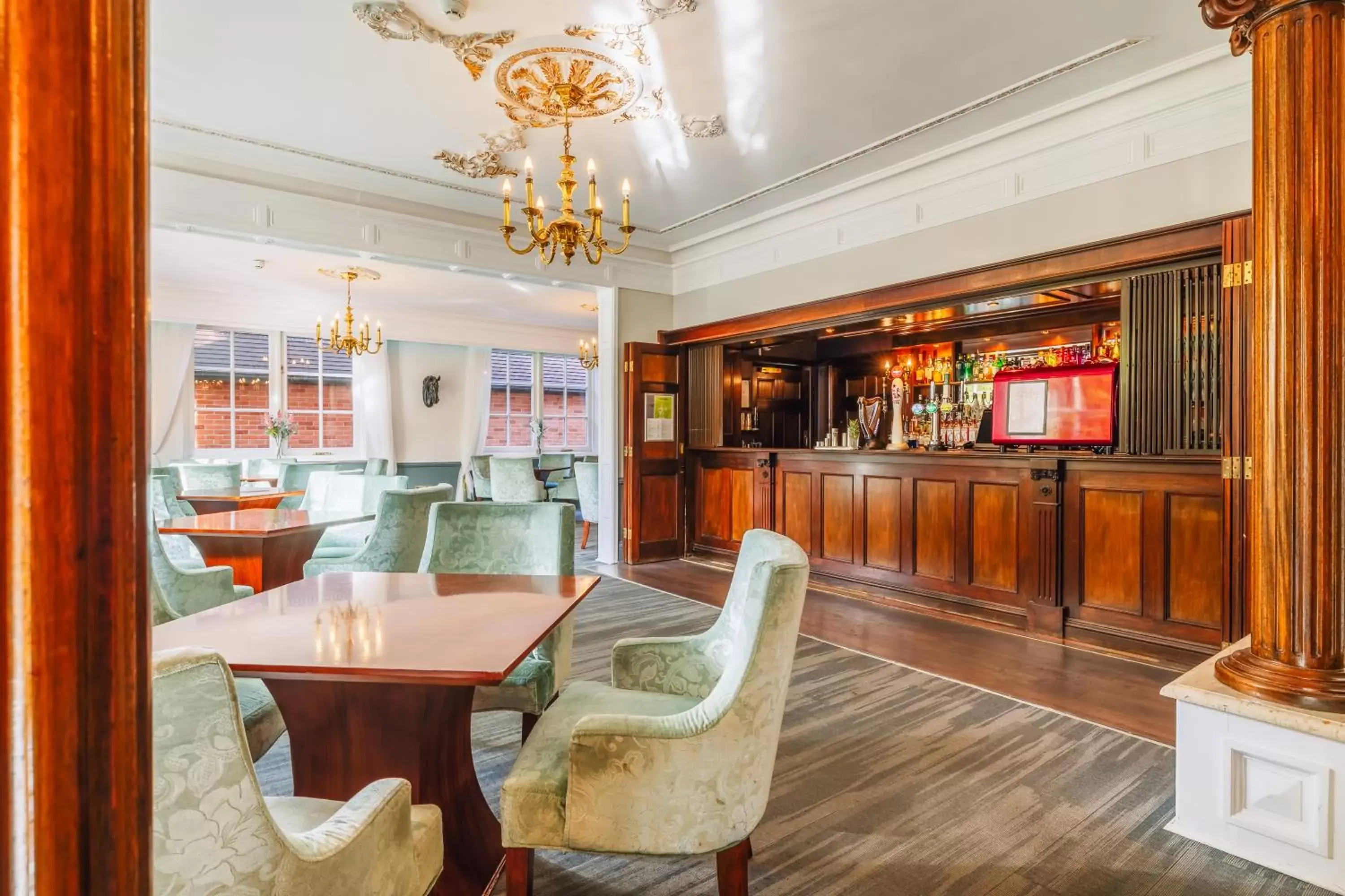 Restaurant/places to eat, Lounge/Bar in Muthu Belstead Brook Hotel