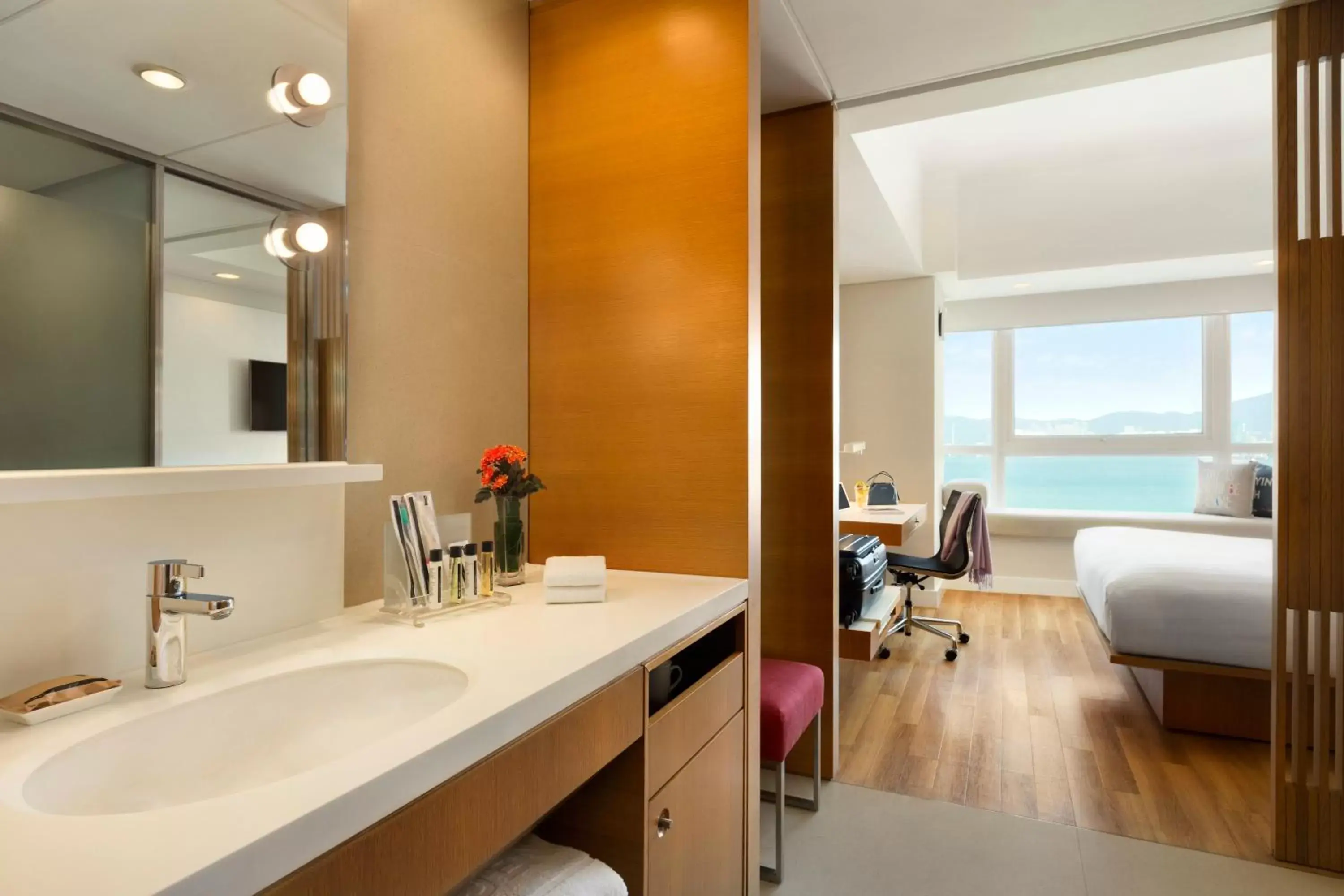 Photo of the whole room, Bathroom in Jen Hong Kong by Shangri-La