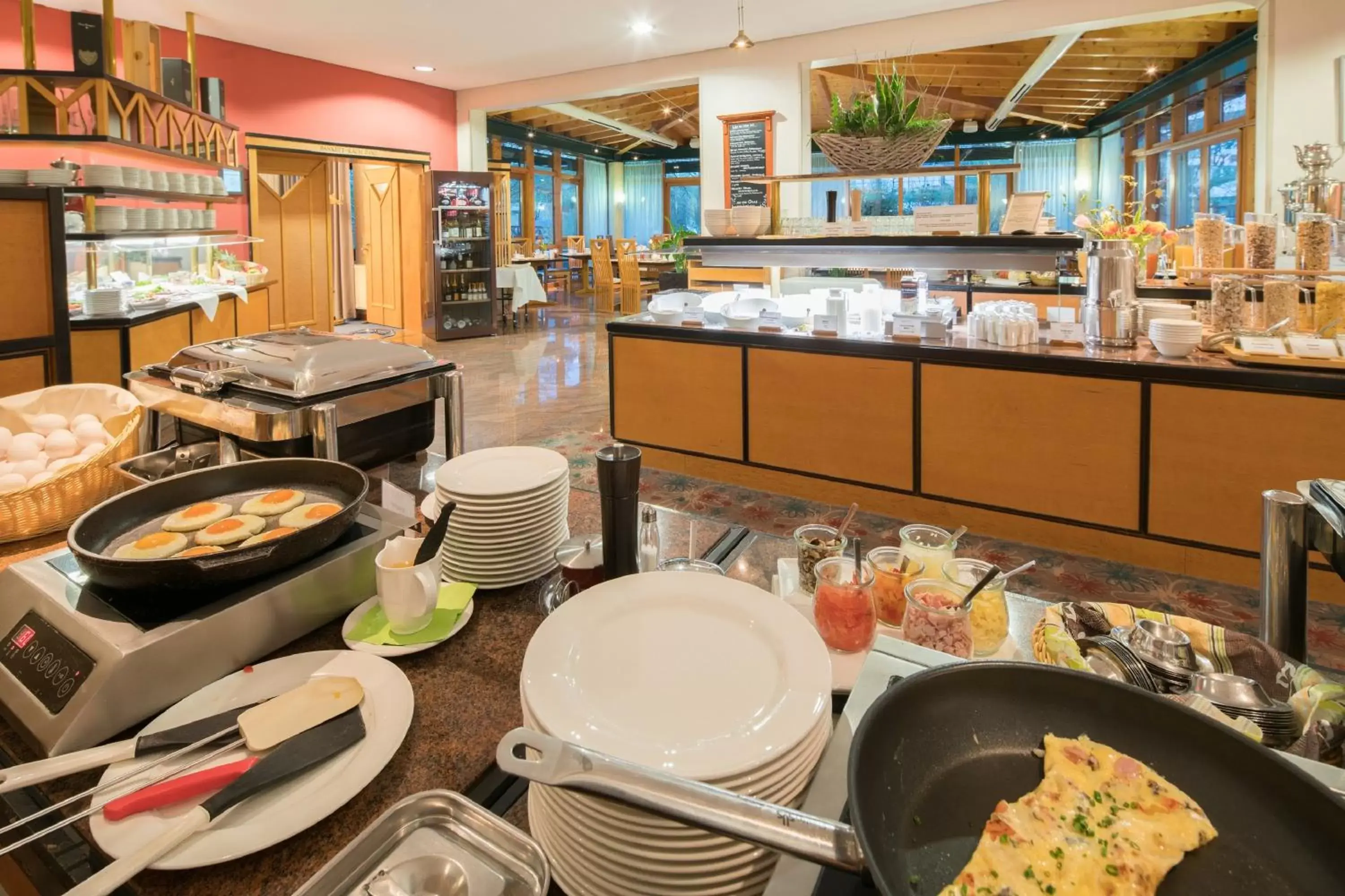 Buffet breakfast, Restaurant/Places to Eat in Best Western Plus Kurhotel an der Obermaintherme