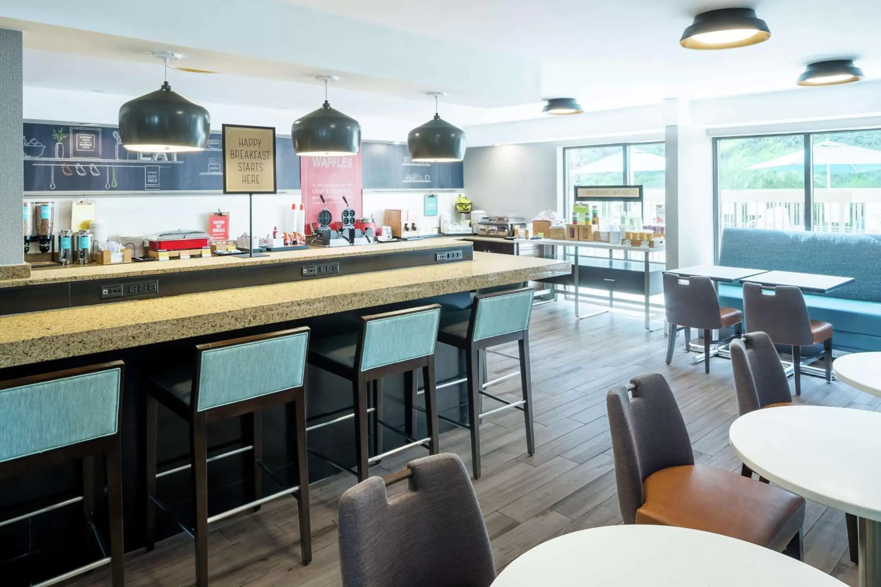 Dining area, Restaurant/Places to Eat in Hampton Inn Los Angeles Santa Clarita