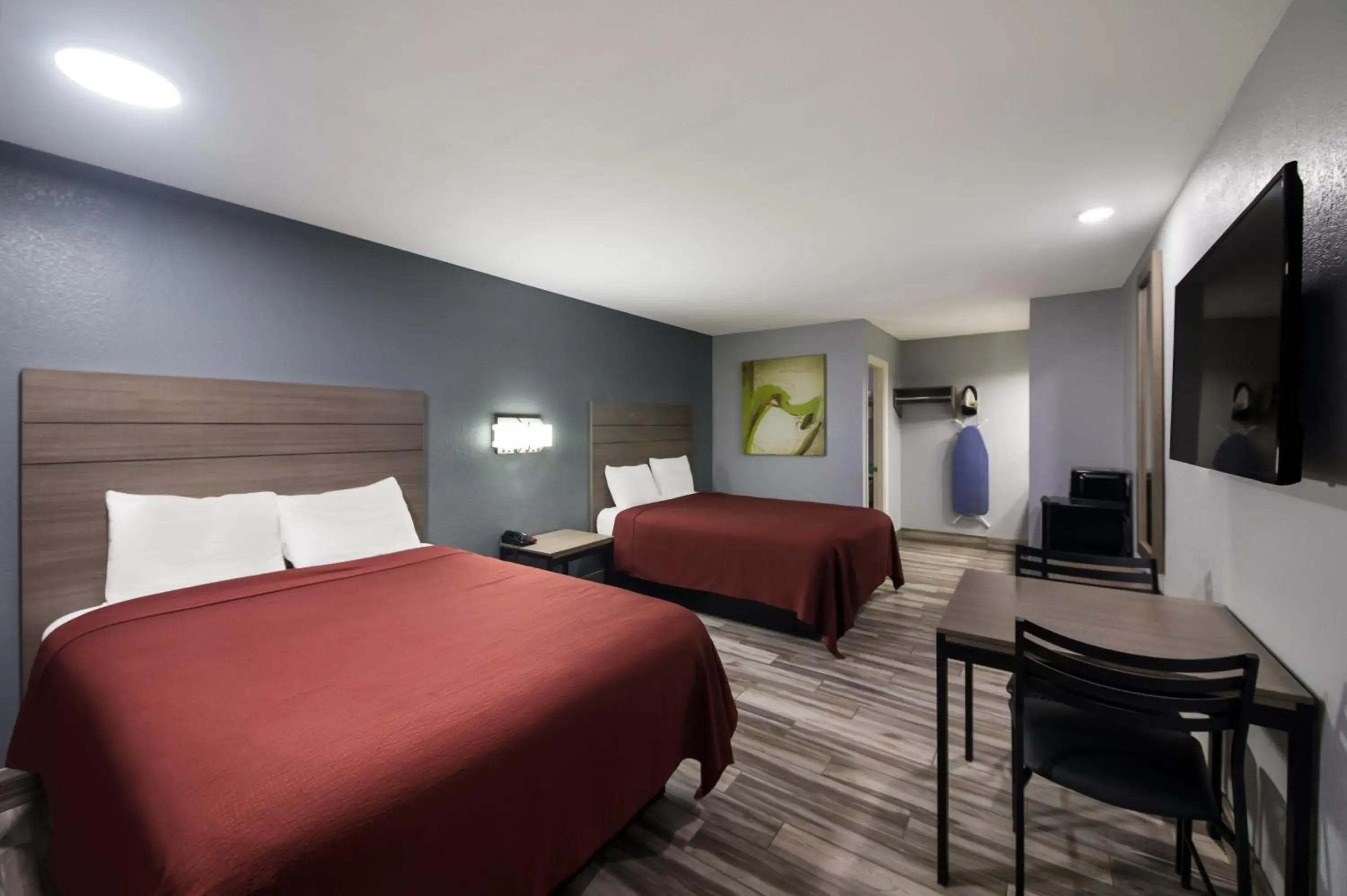 Bed in Americas Best Value Inn Buda