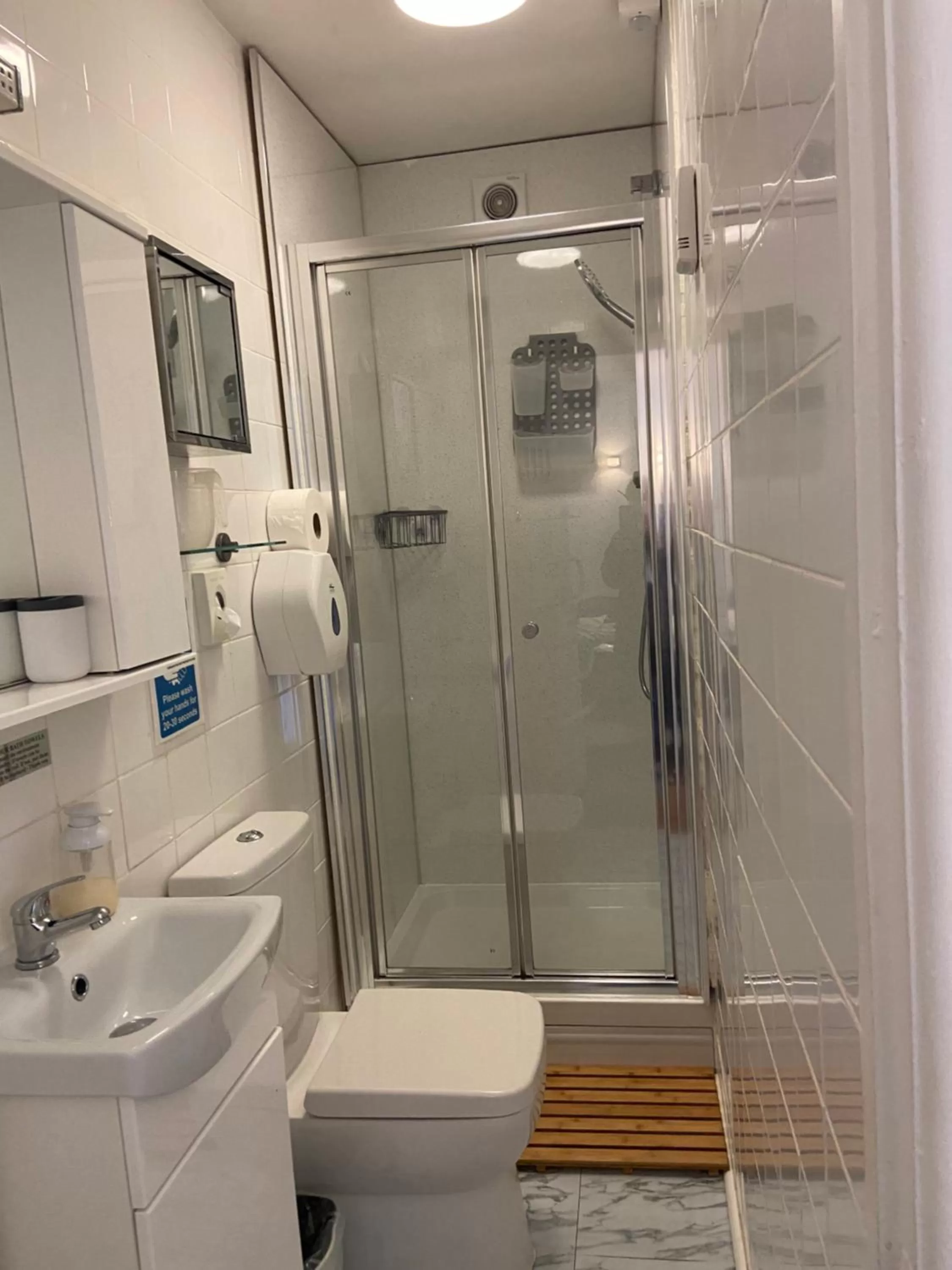 Shower in Aquarius B&B