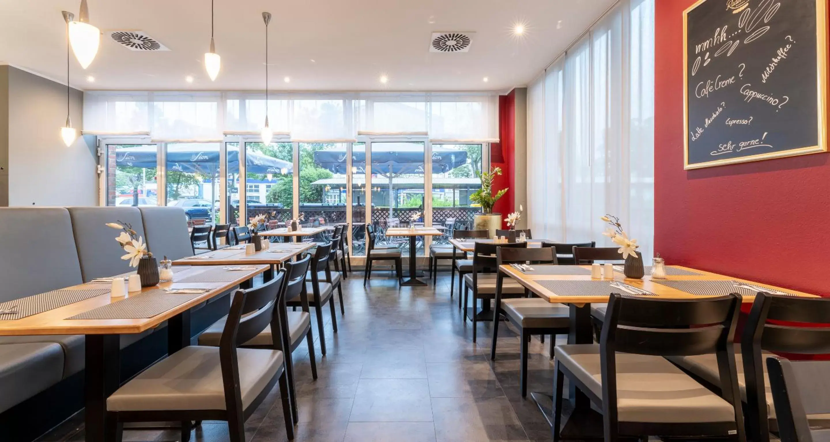 Restaurant/places to eat in PLAZA Premium Köln Restaurant/places to eat in PLAZA Premium Köln