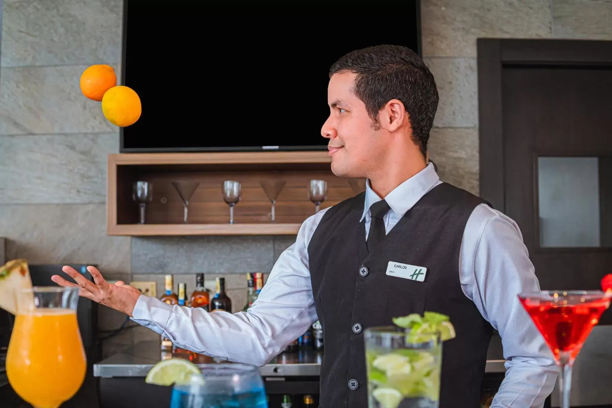 Lounge or bar in Holiday Inn Guayaquil Airport, an IHG Hotel
