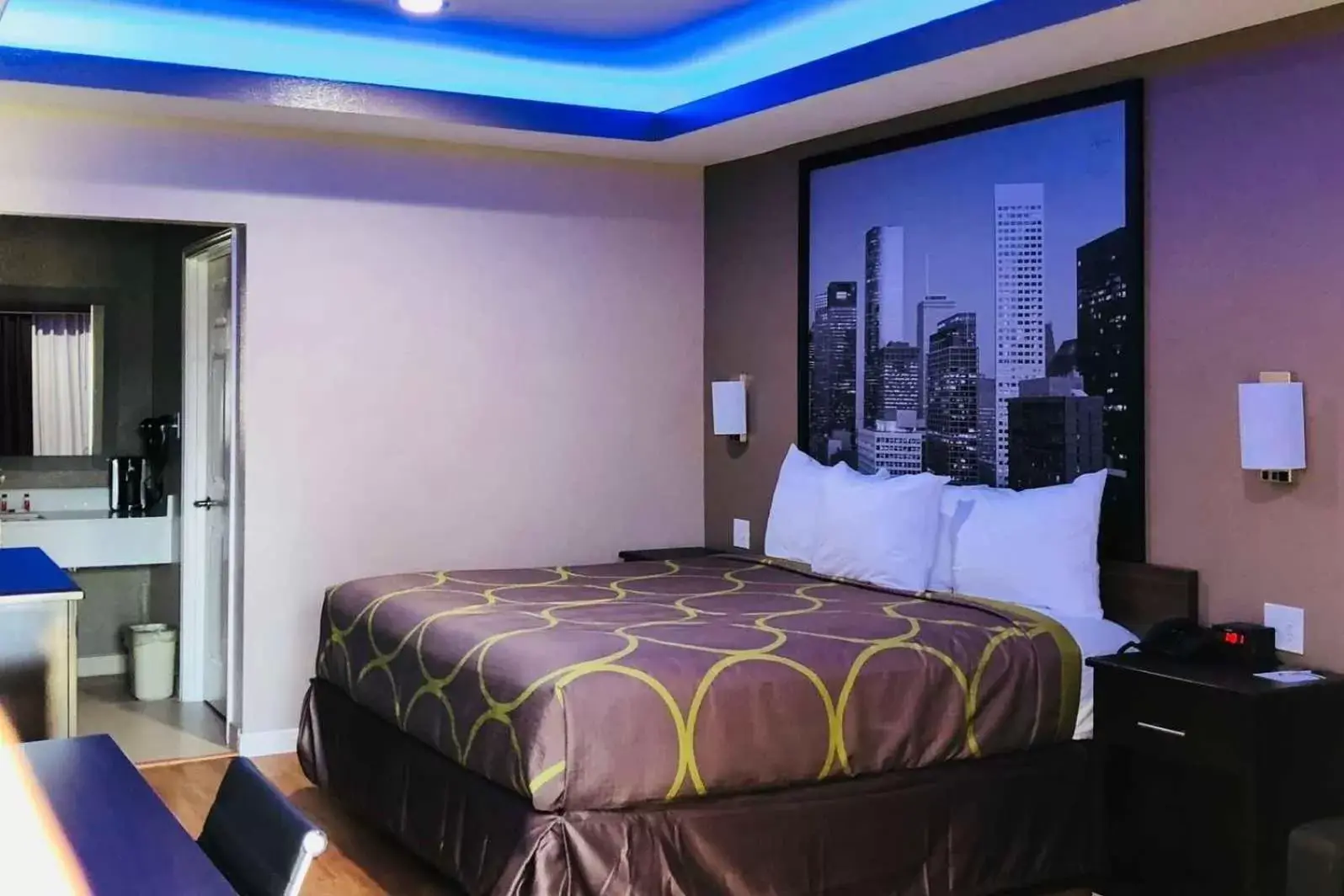 Photo of the whole room, Bed in Super 8 by Wyndham Houston Northwest Cypress