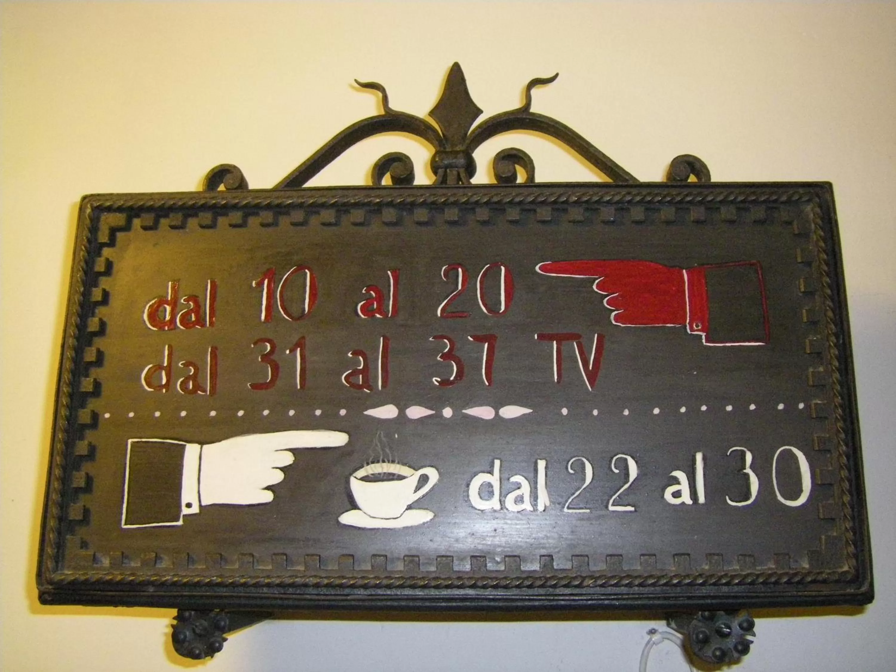 Decorative detail in Albergo Cannon d'Oro