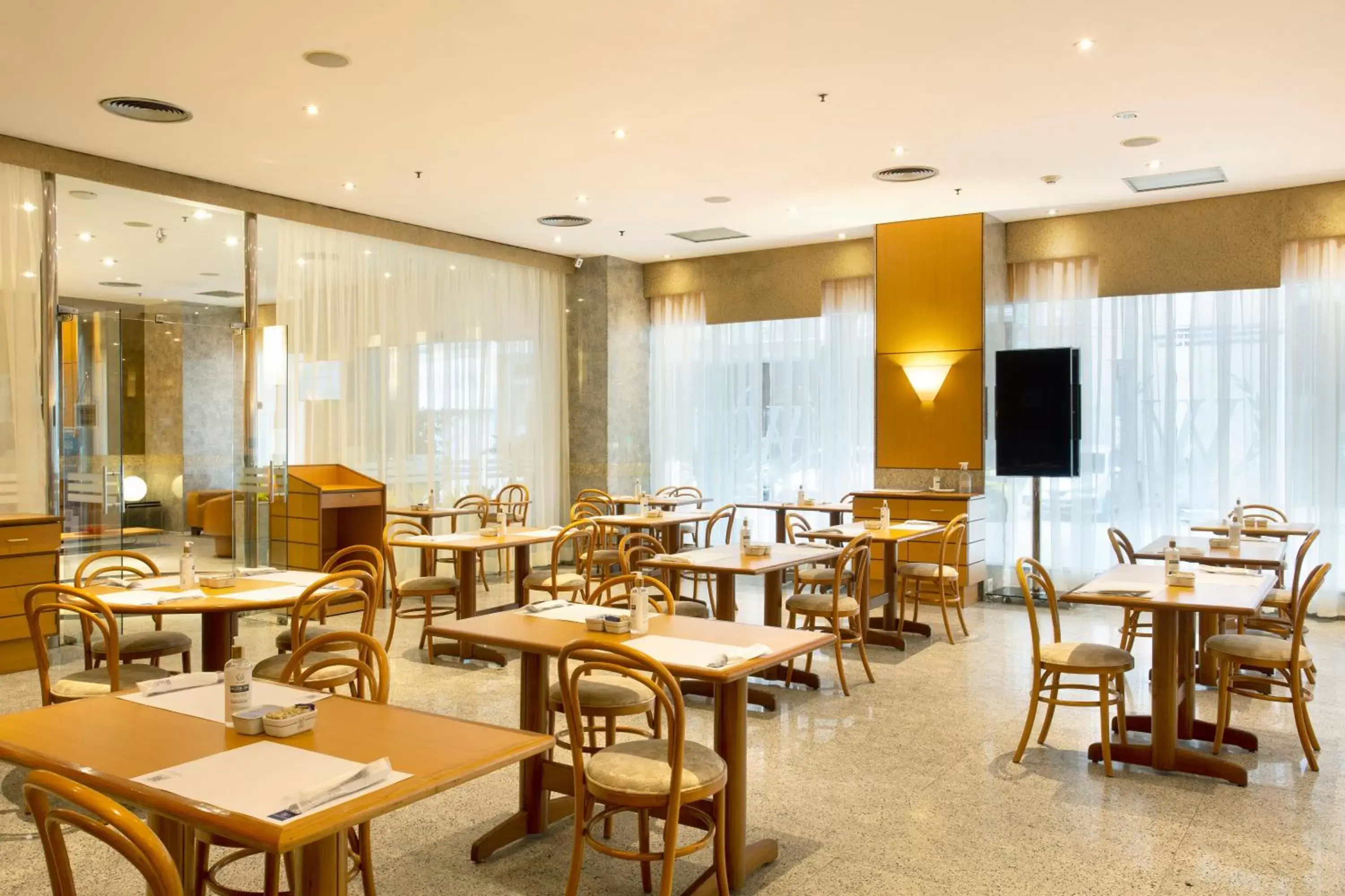 Restaurant/places to eat in Windsor Asturias Hotel Restaurant/places to eat in Windsor Asturias Hotel