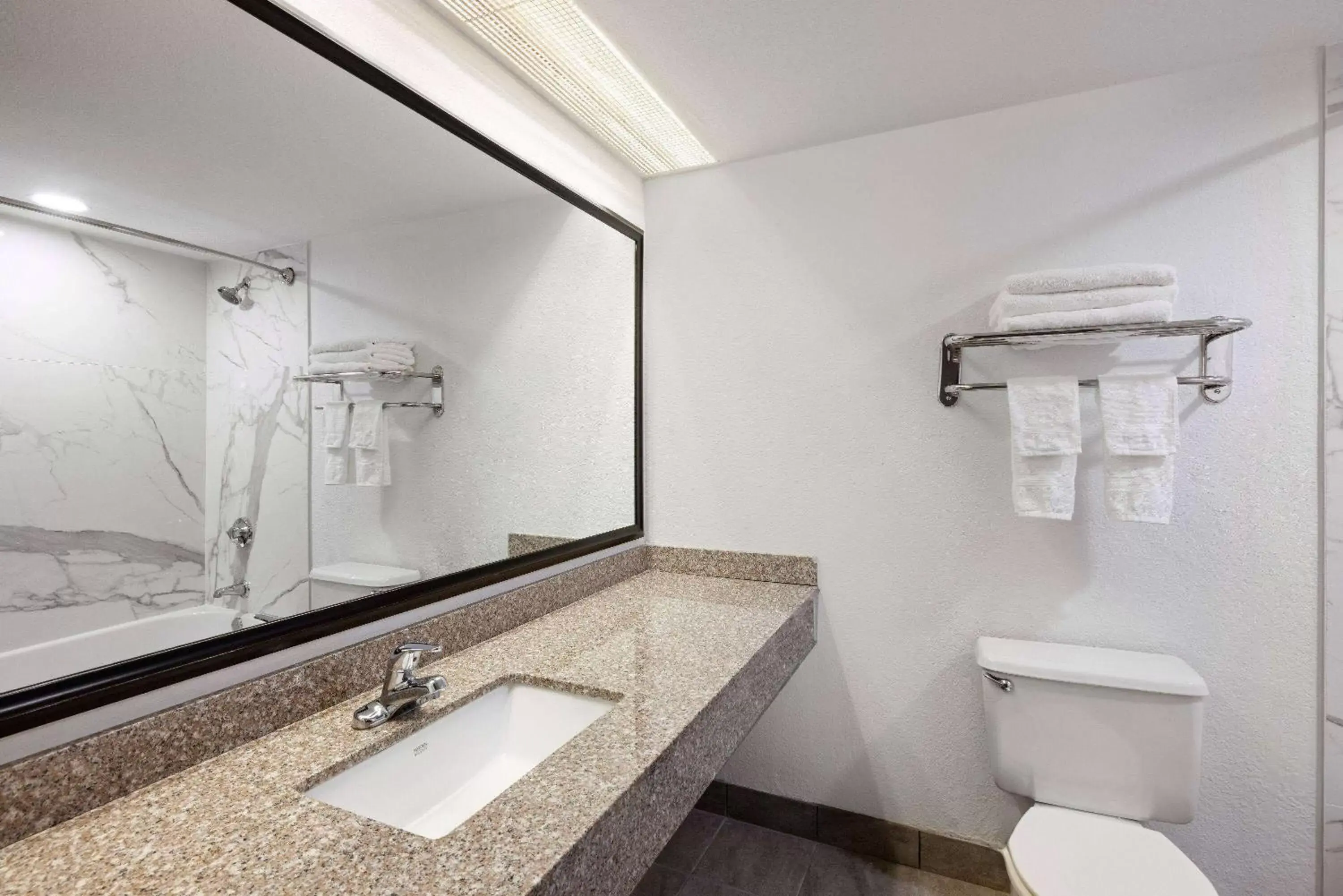 TV and multimedia, Bathroom in Baymont by Wyndham Shakopee