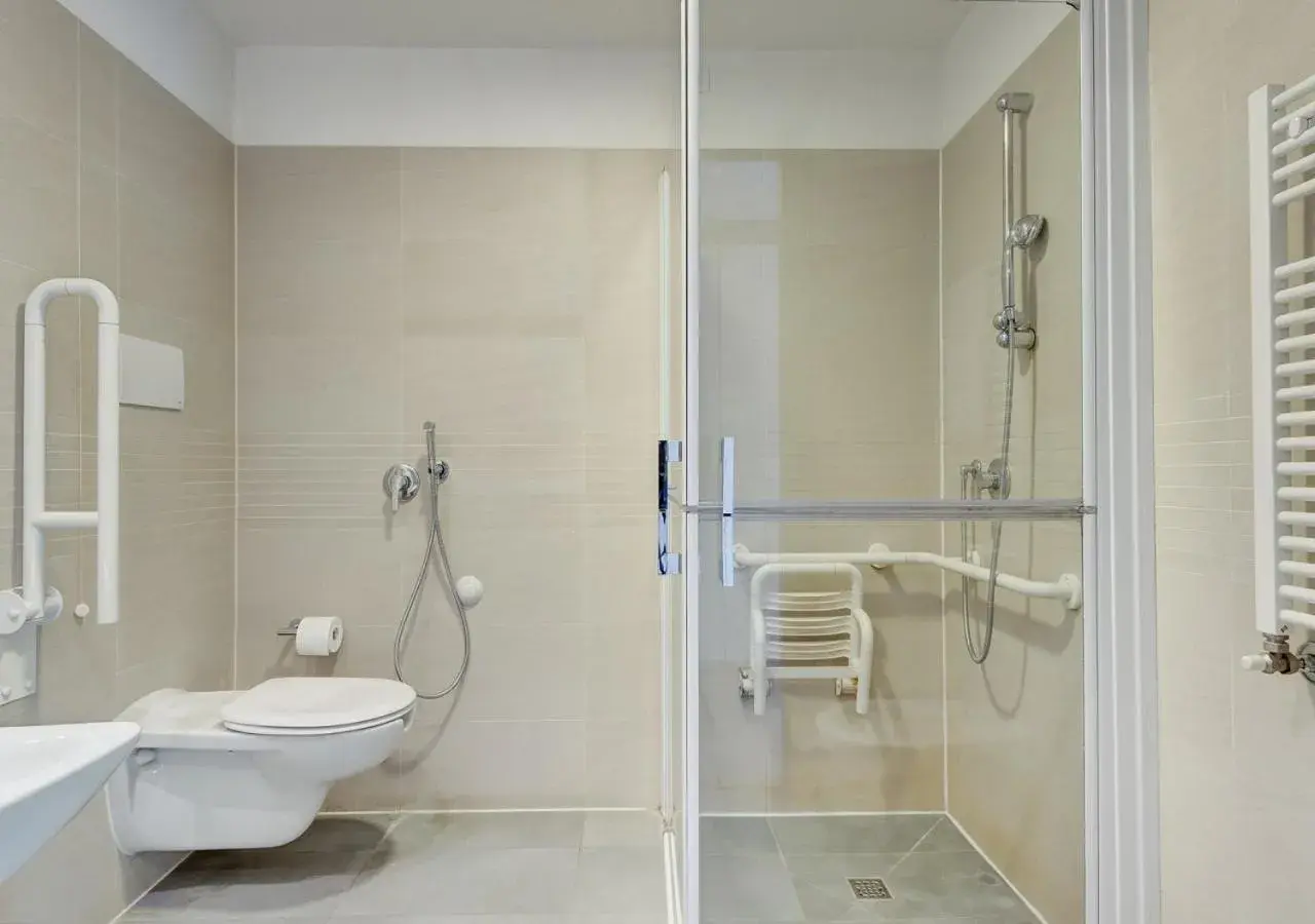 Shower, Bathroom in Camplus Guest Bononia Casa per Ferie