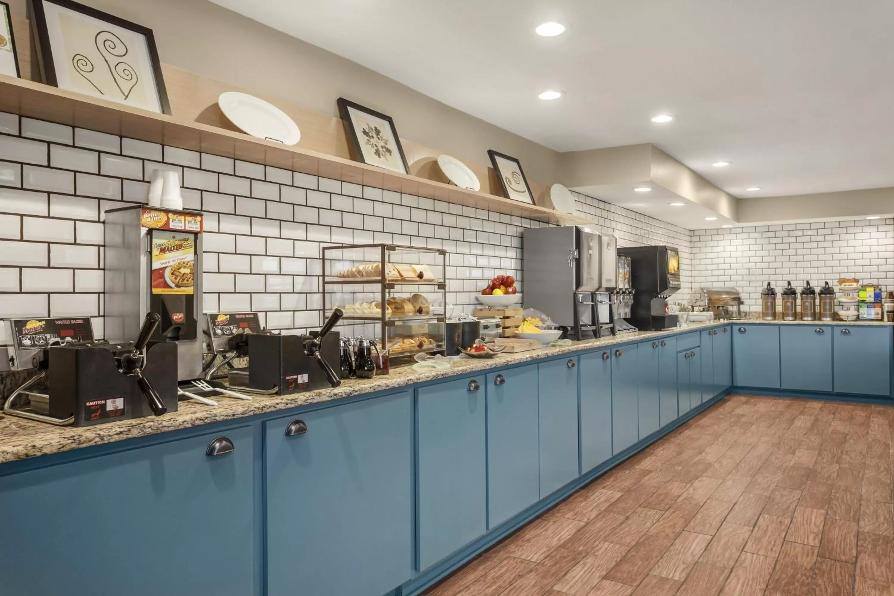 Buffet breakfast in Country Inn & Suites by Radisson, Ames, IA