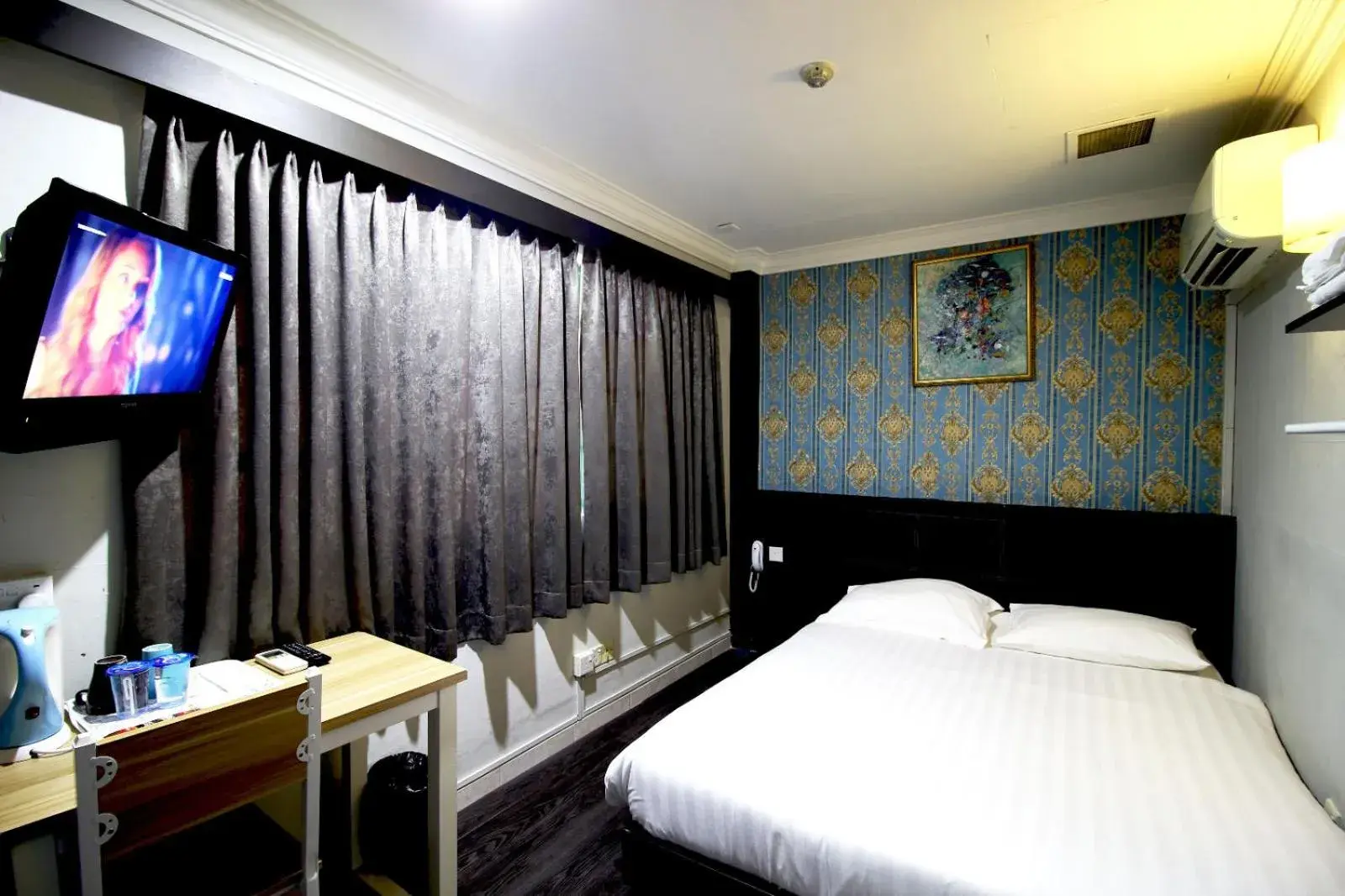 Bed in Aliwal Park Hotel