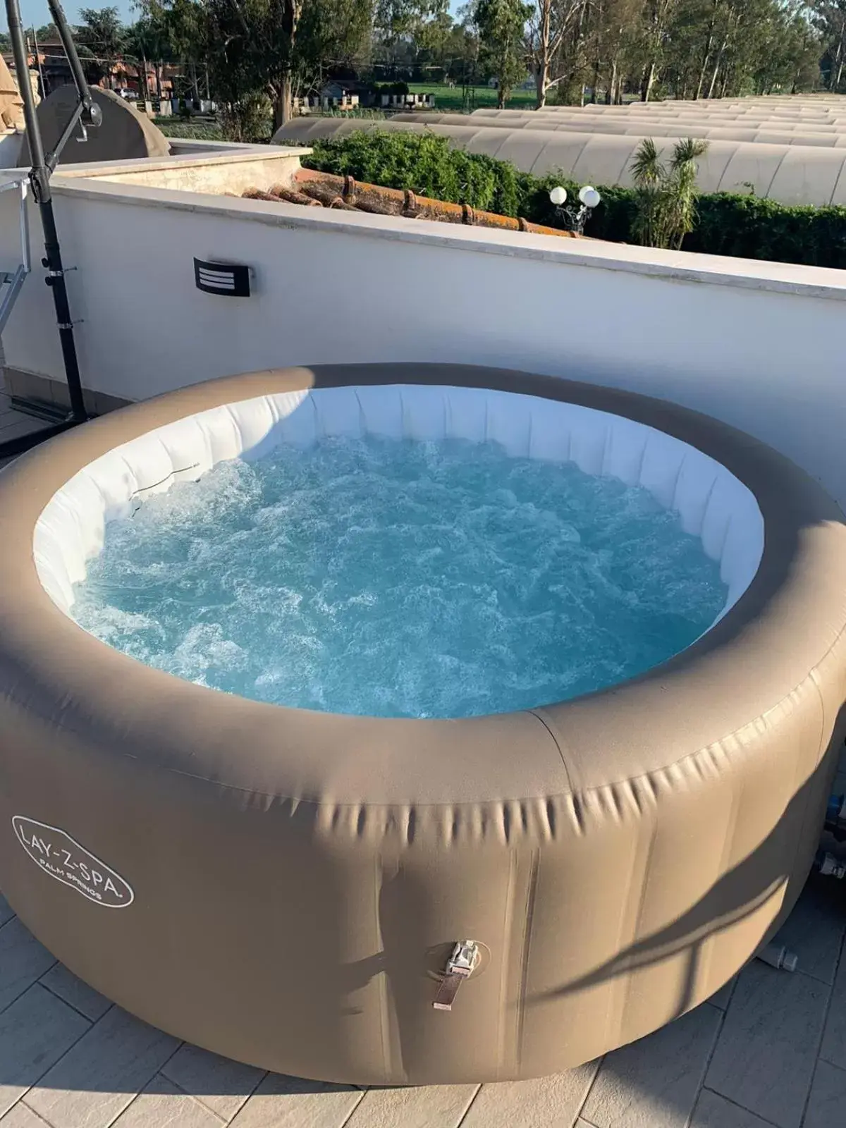 Hot Tub, Swimming Pool in Gioema