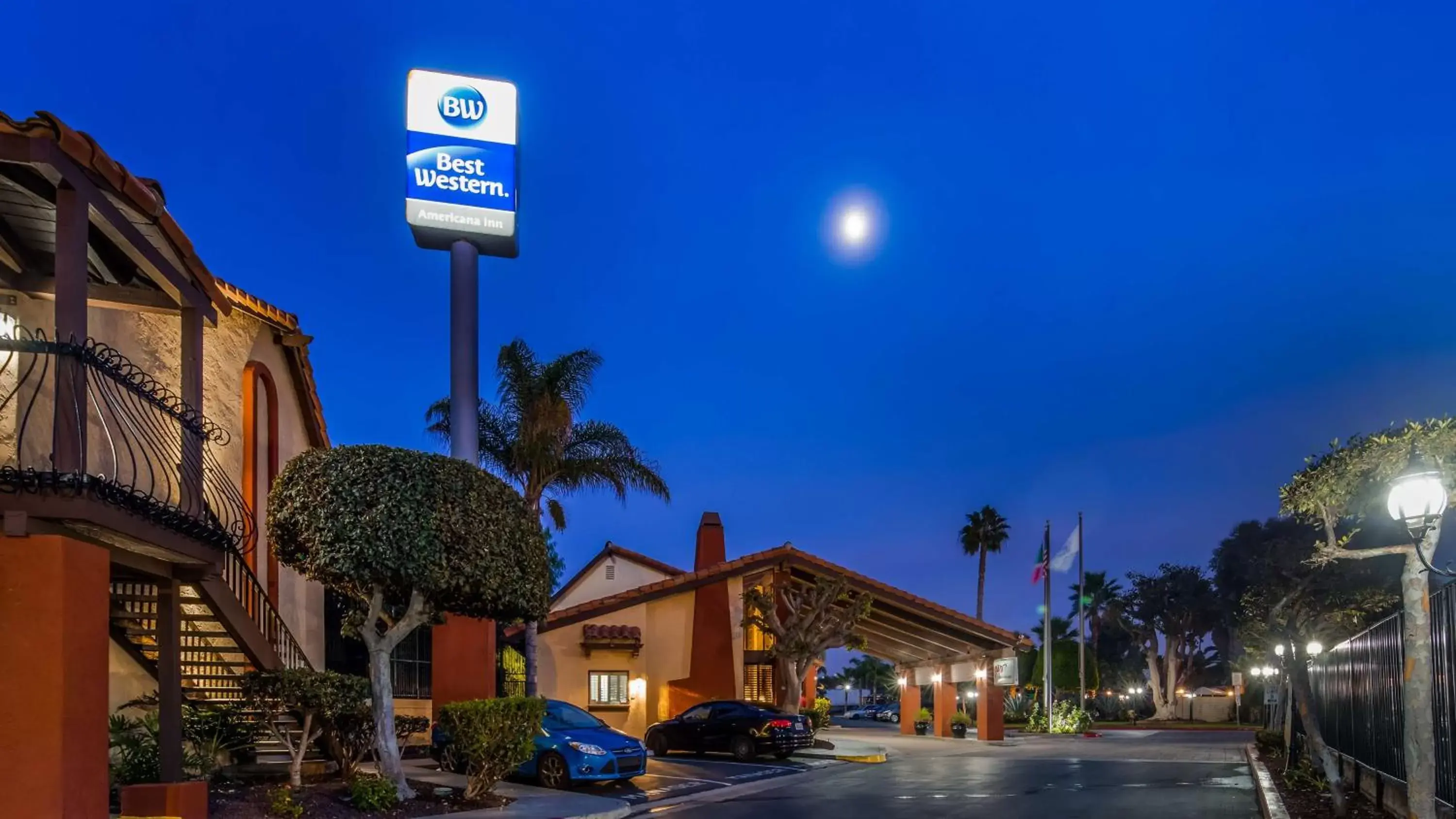 Property Building in Best Western Americana Inn