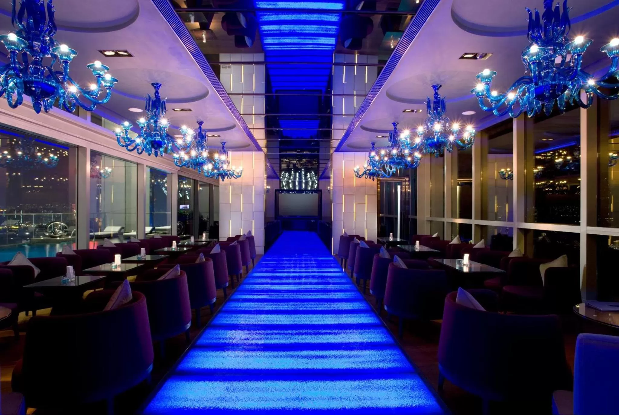 Lounge or bar in Crowne Plaza Hong Kong Causeway Bay by IHG