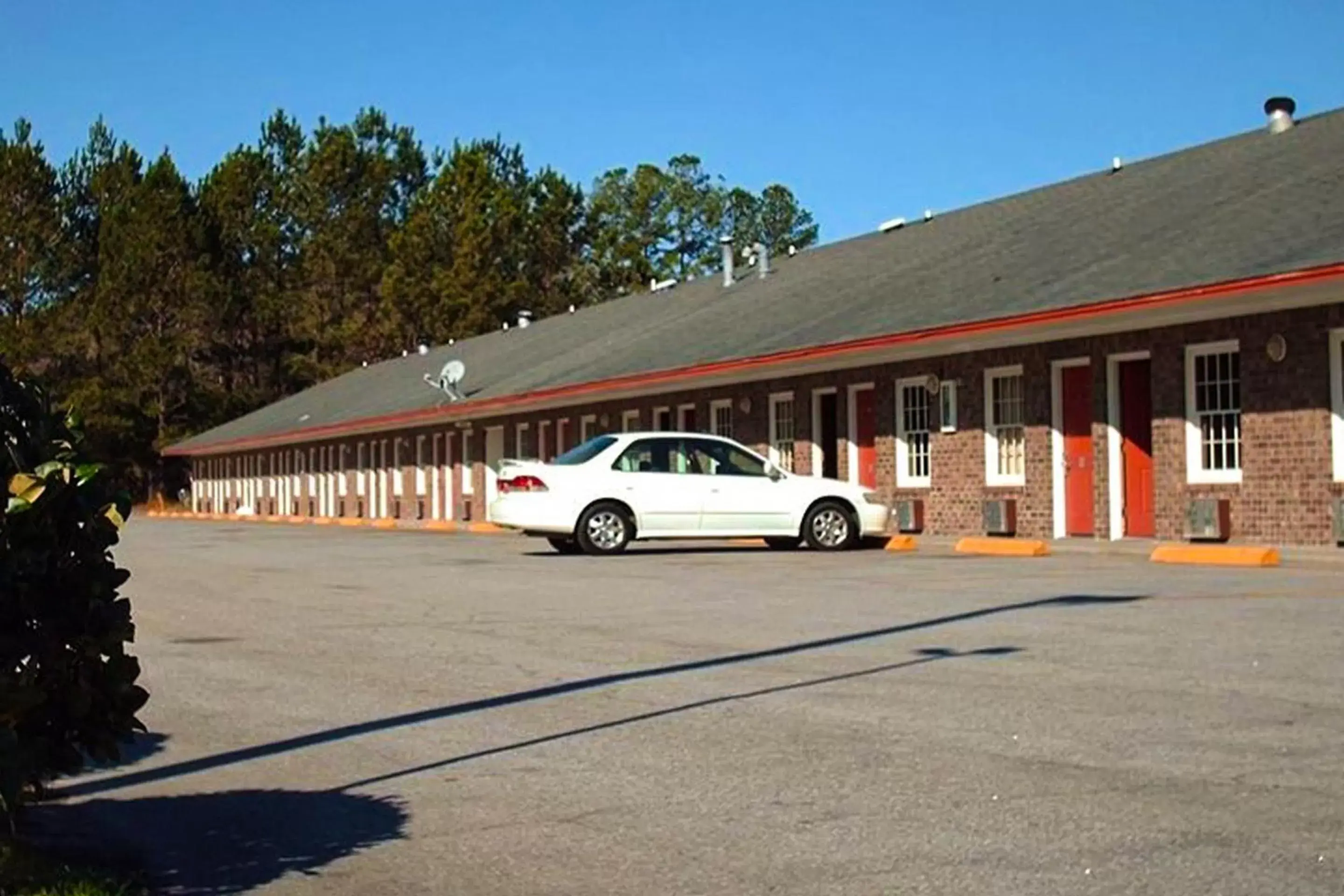 Parking, Property Building in OYO Hotel Ridgeland East