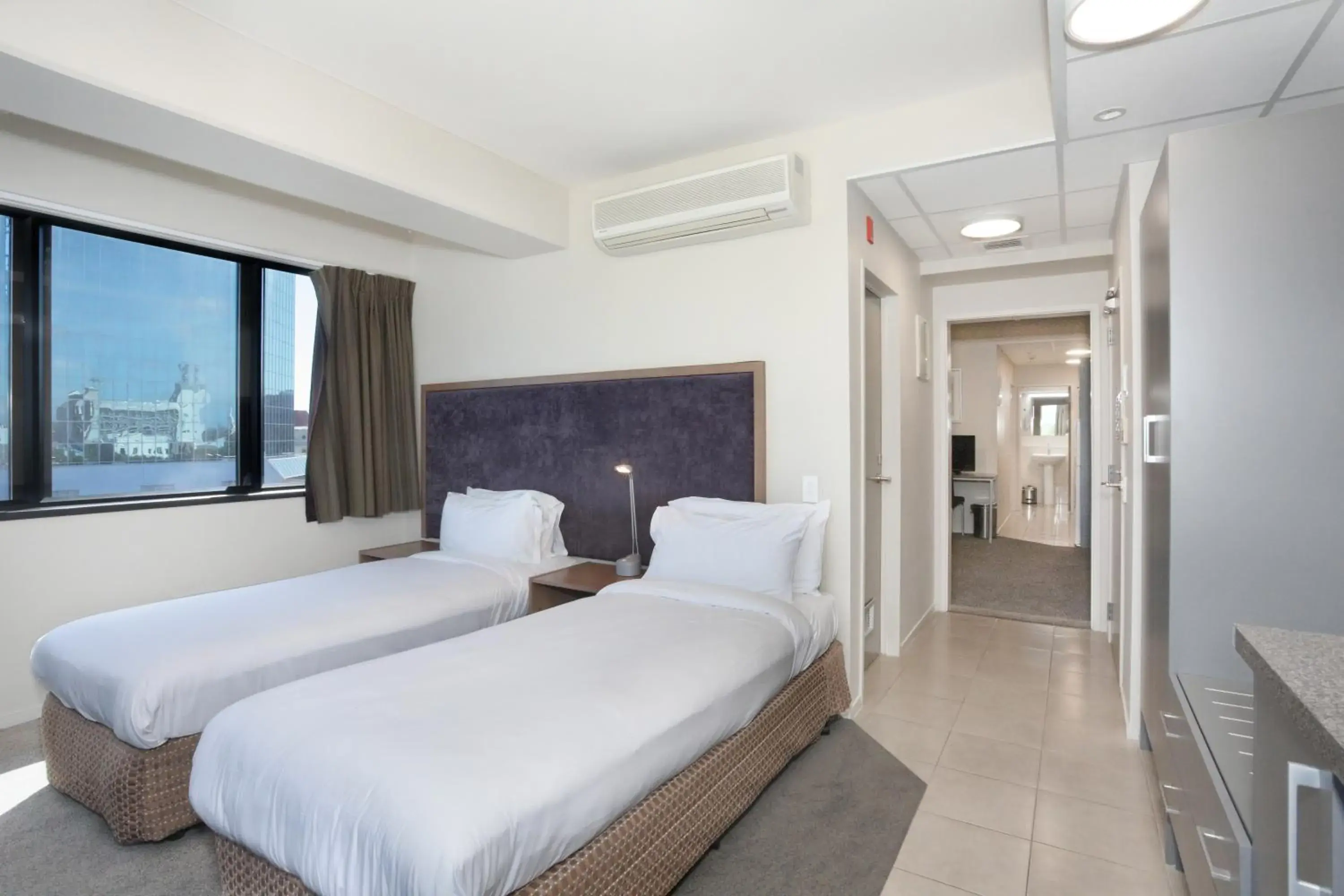 Bedroom, Bed in Quality Suites Central Square Bedroom, Bed in Quality Suites Central Square