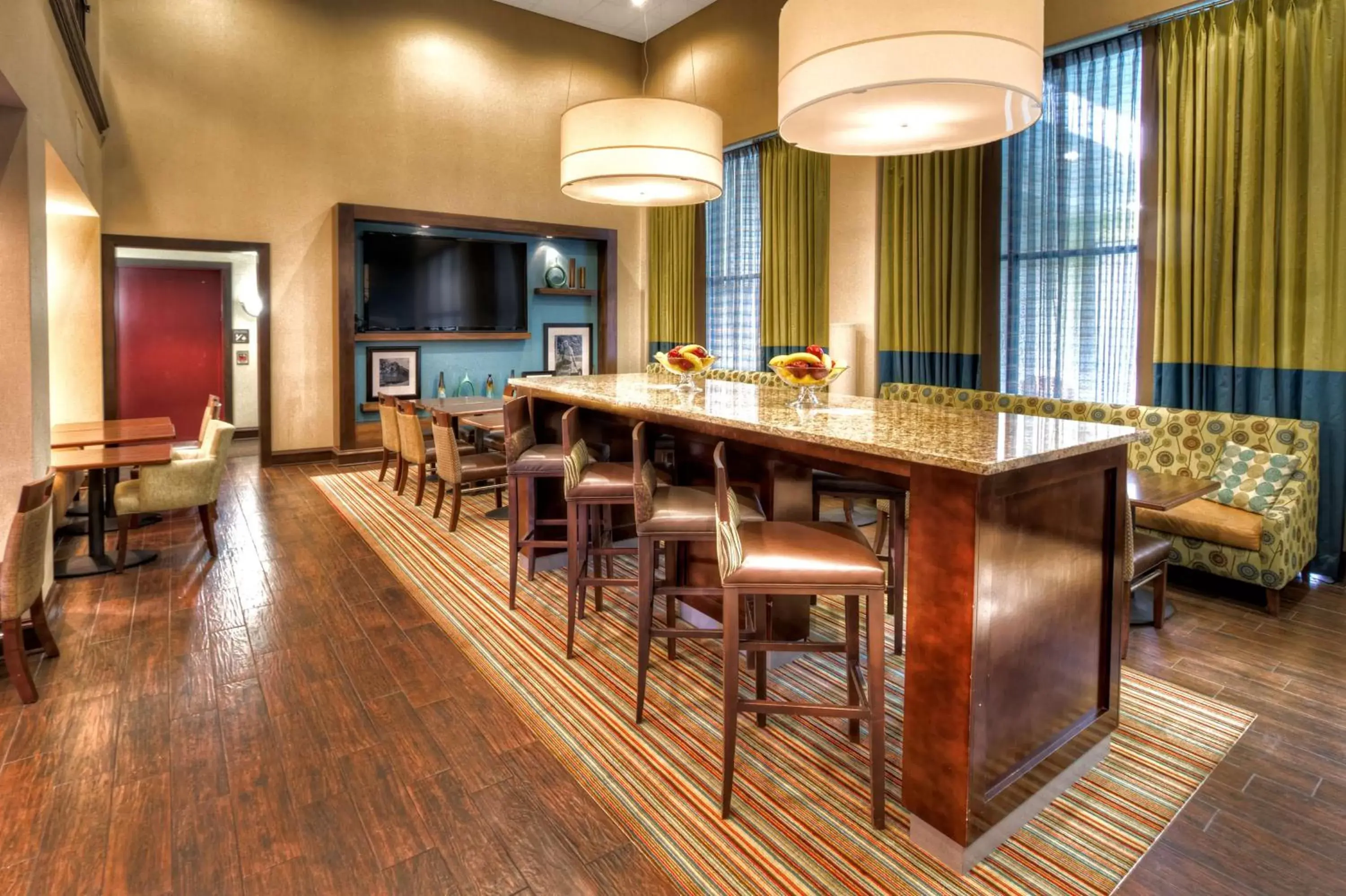 Lobby or reception, Lounge/Bar in Hampton Inn Marion