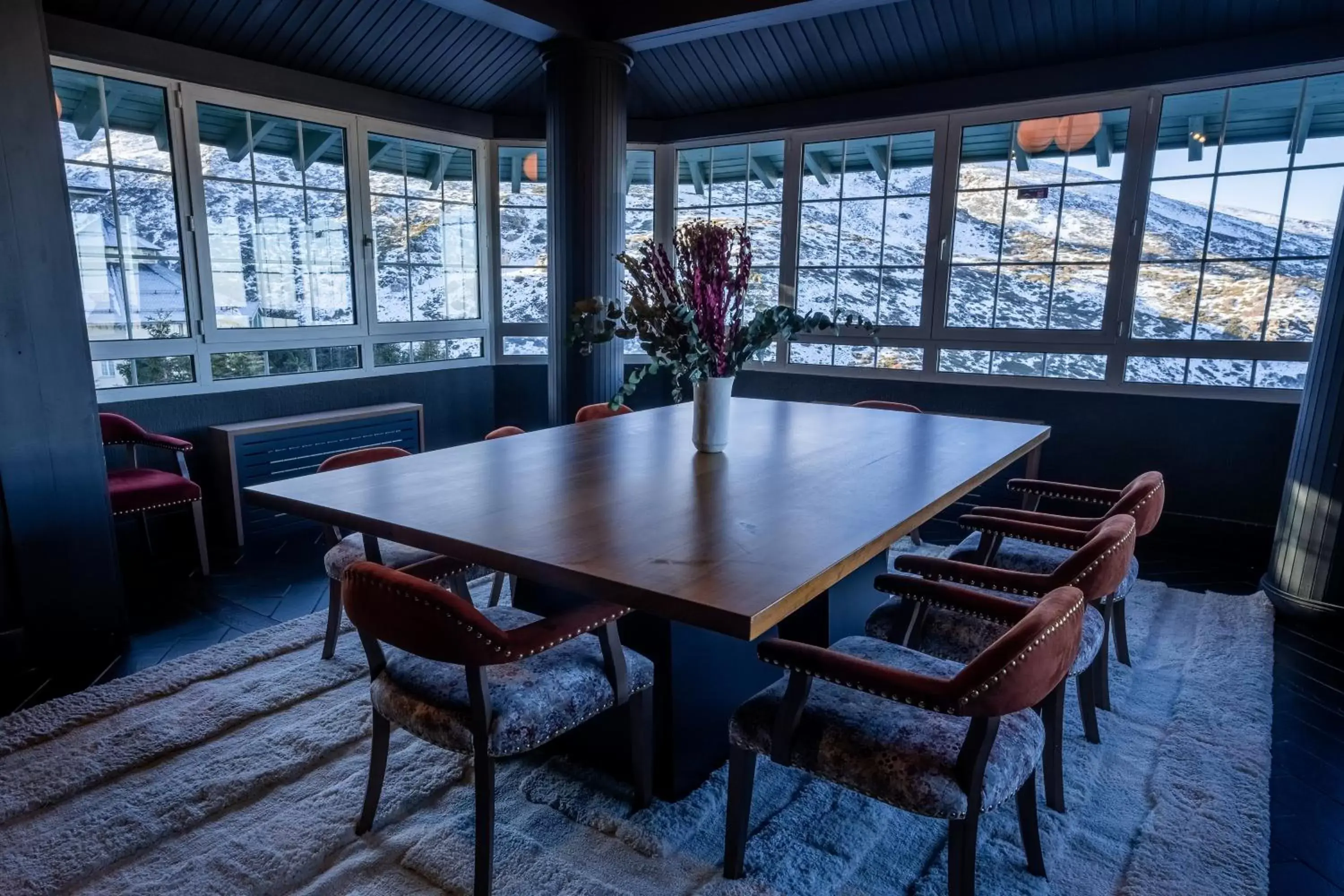 Seating area in Hotel Ziryab