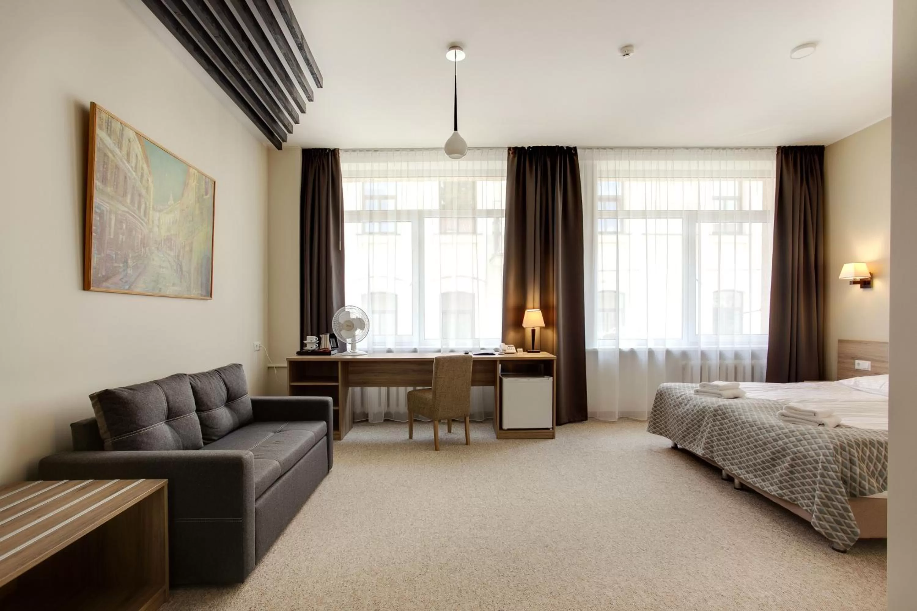 Photo of the whole room, Bed in Old Town Trio