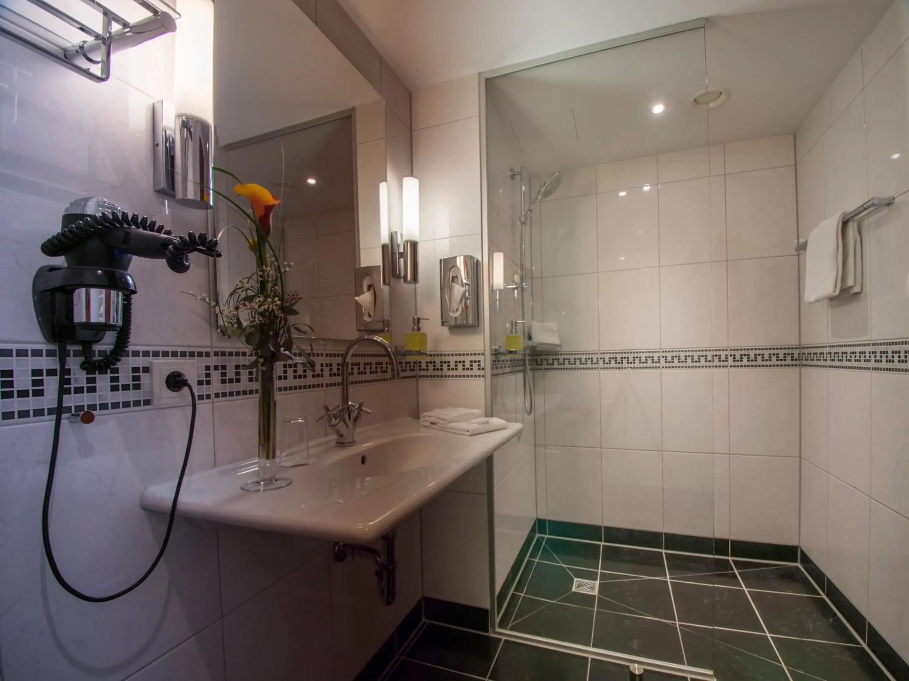 Shower, Bathroom in Hotel Glöcklhofer