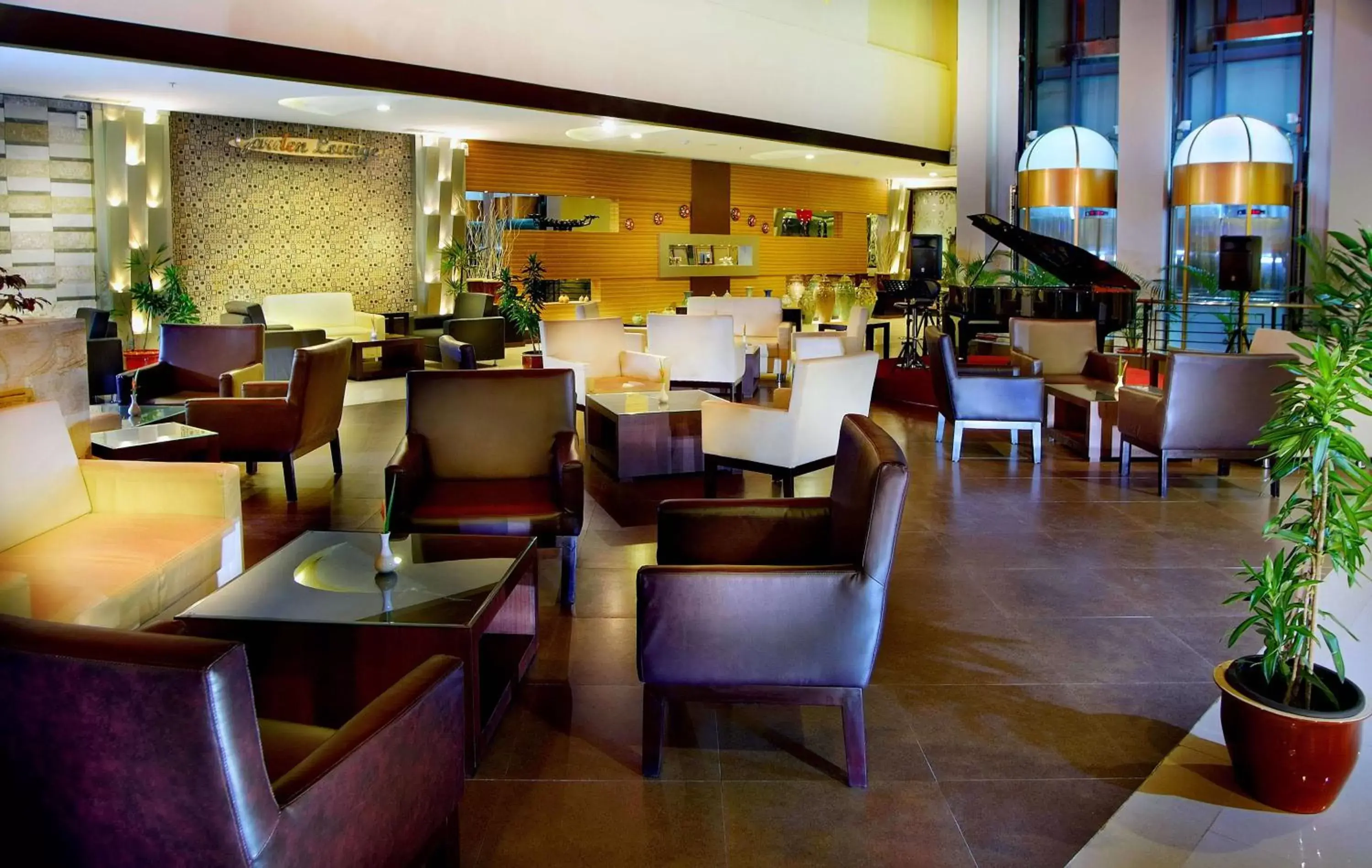 Lobby or reception, Restaurant/Places to Eat in ASTON Pontianak Hotel and Convention Center