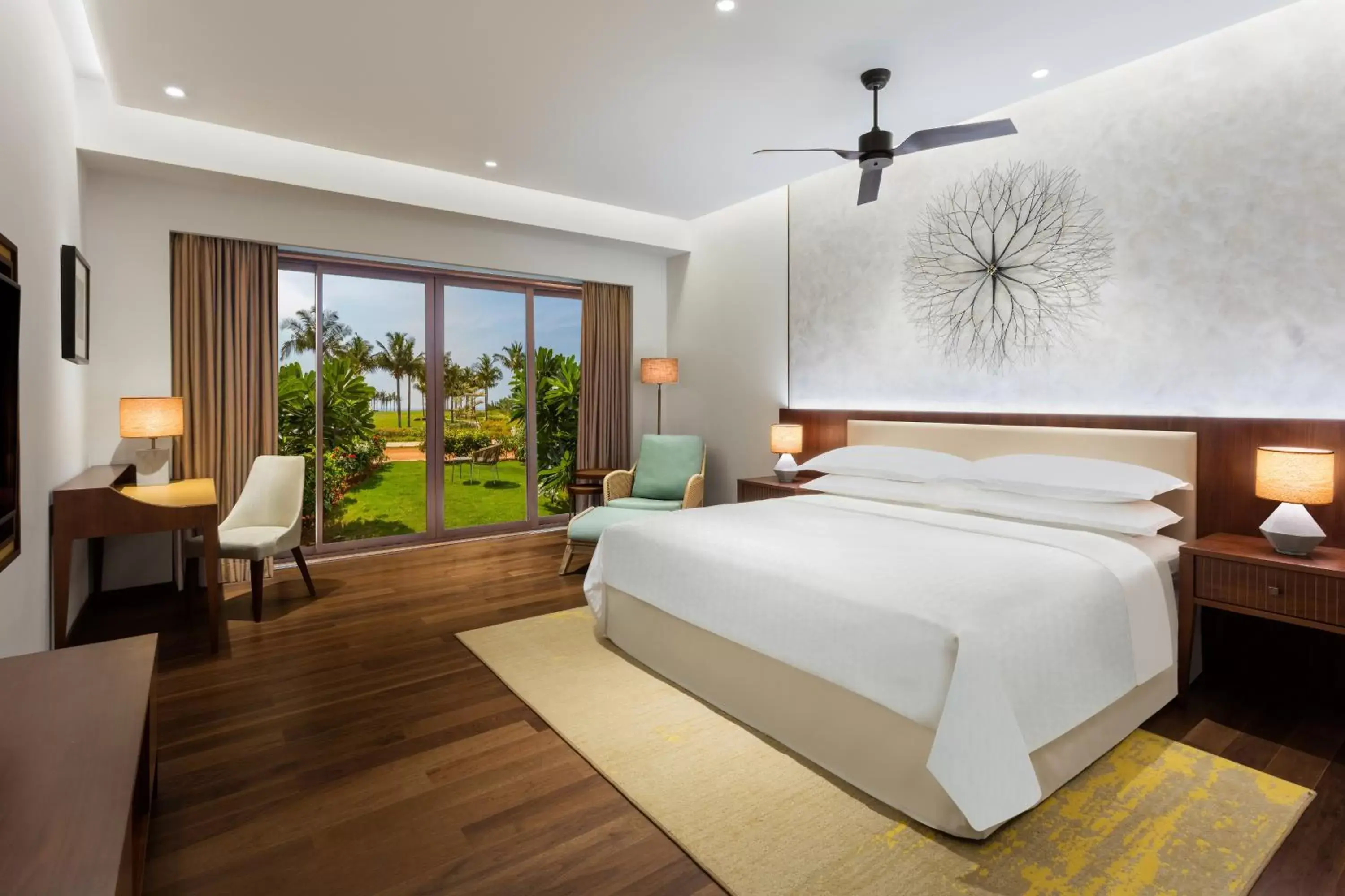 Bedroom, Bed in Sheraton Grand Chennai Resort & Spa