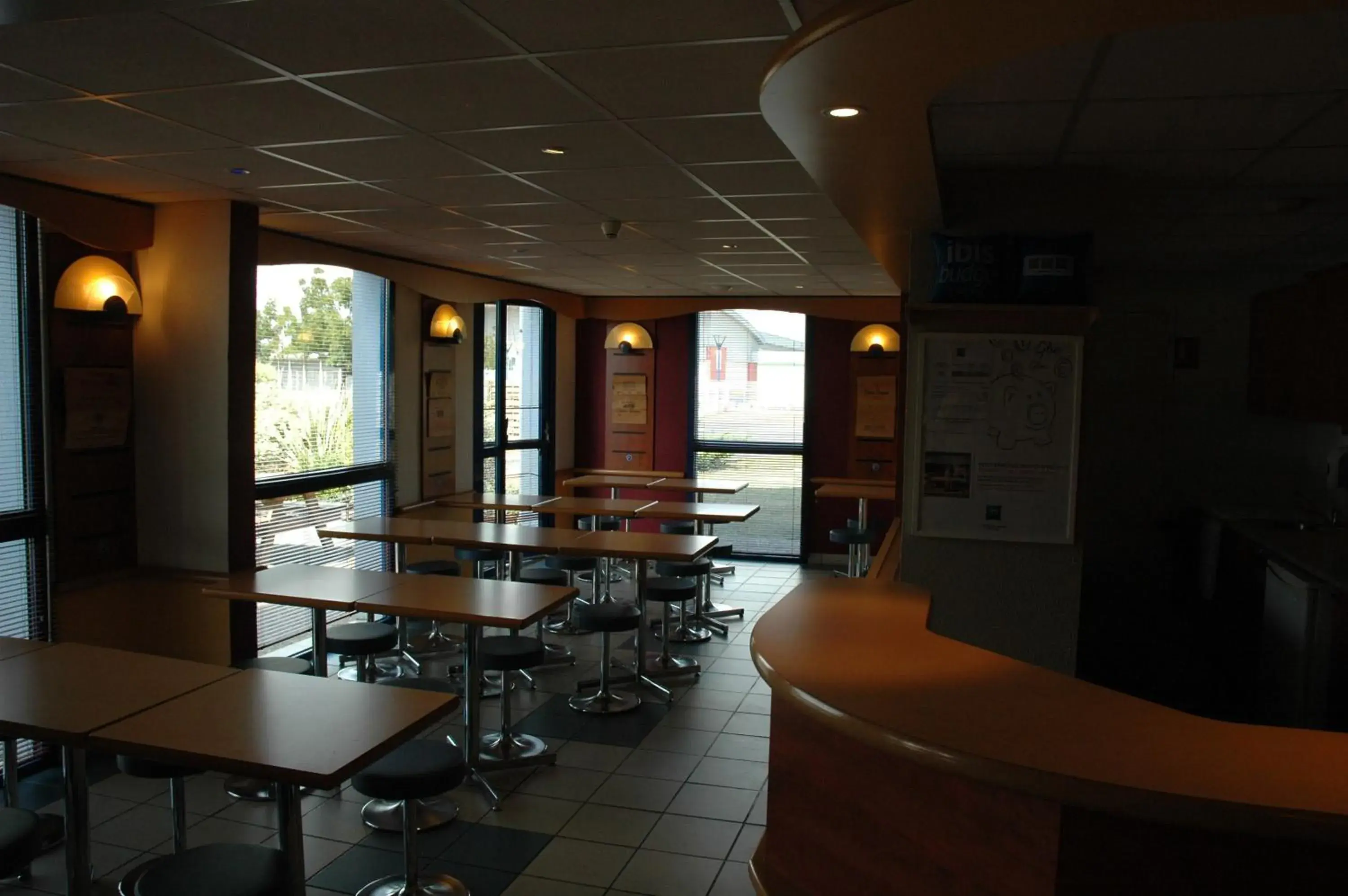 Restaurant/Places to Eat in ibis budget Libourne