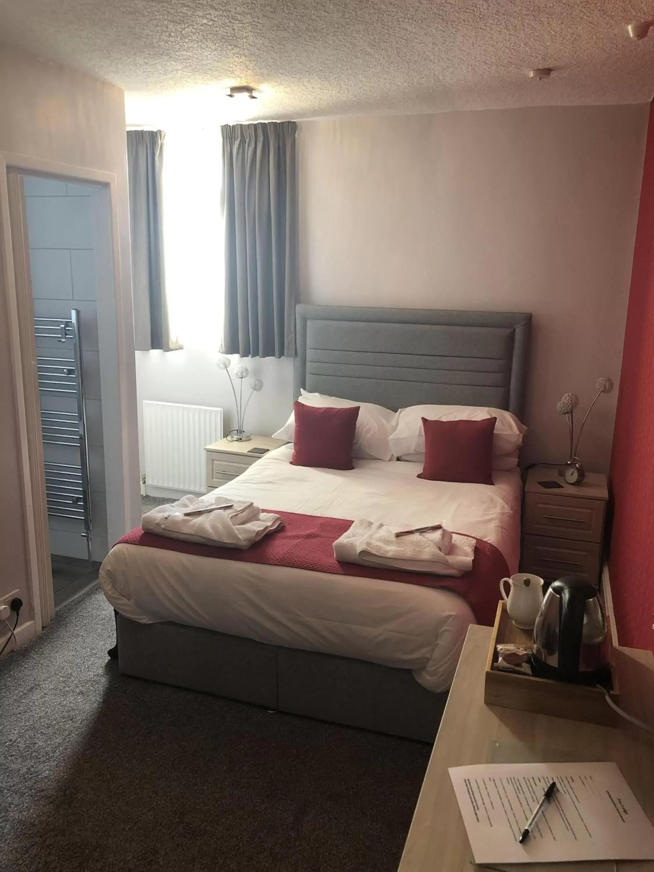 Small Double Room in Fox lodge Small Double Room in Fox lodge