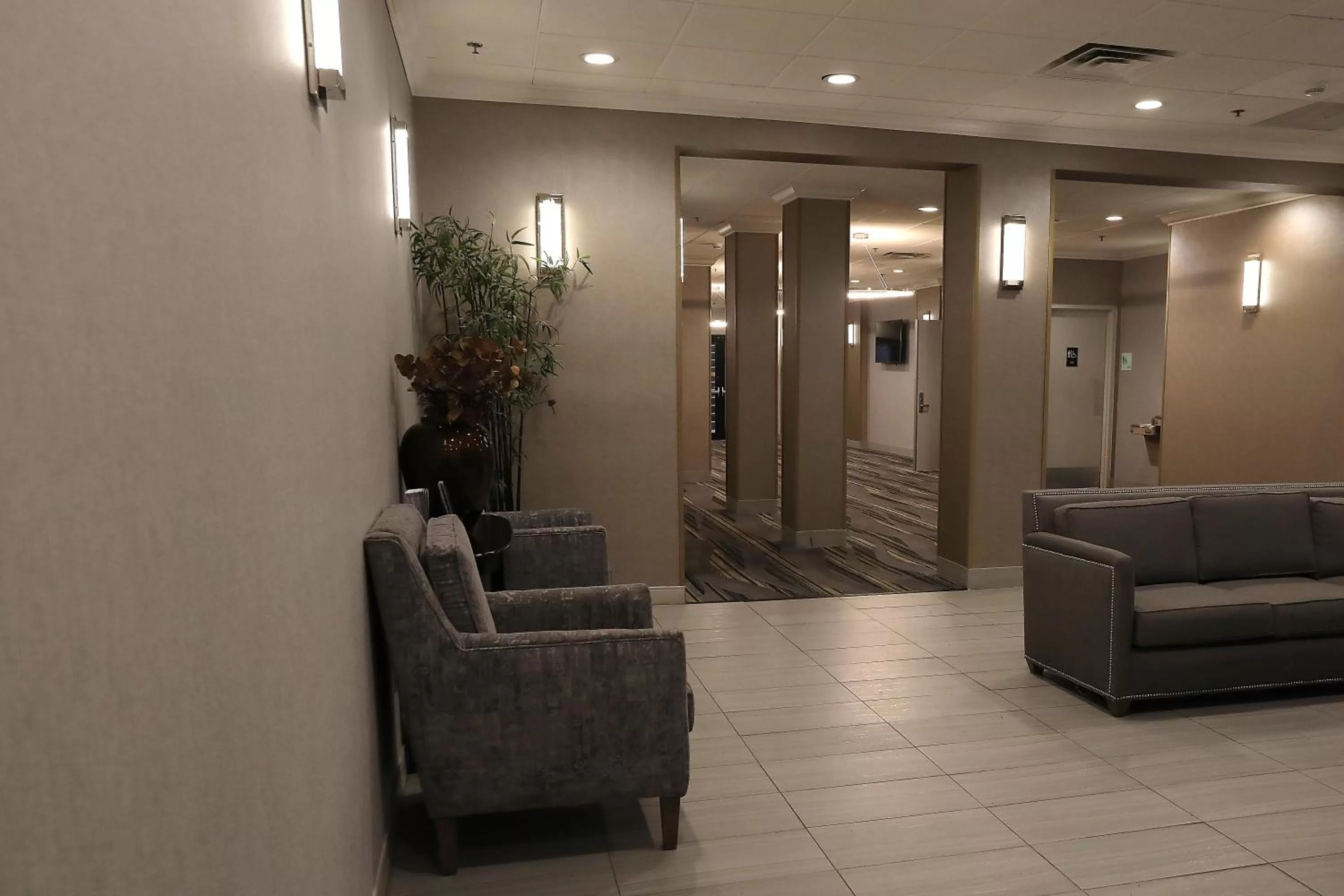 Lobby or reception in Holiday Inn O'Hare Area by IHG