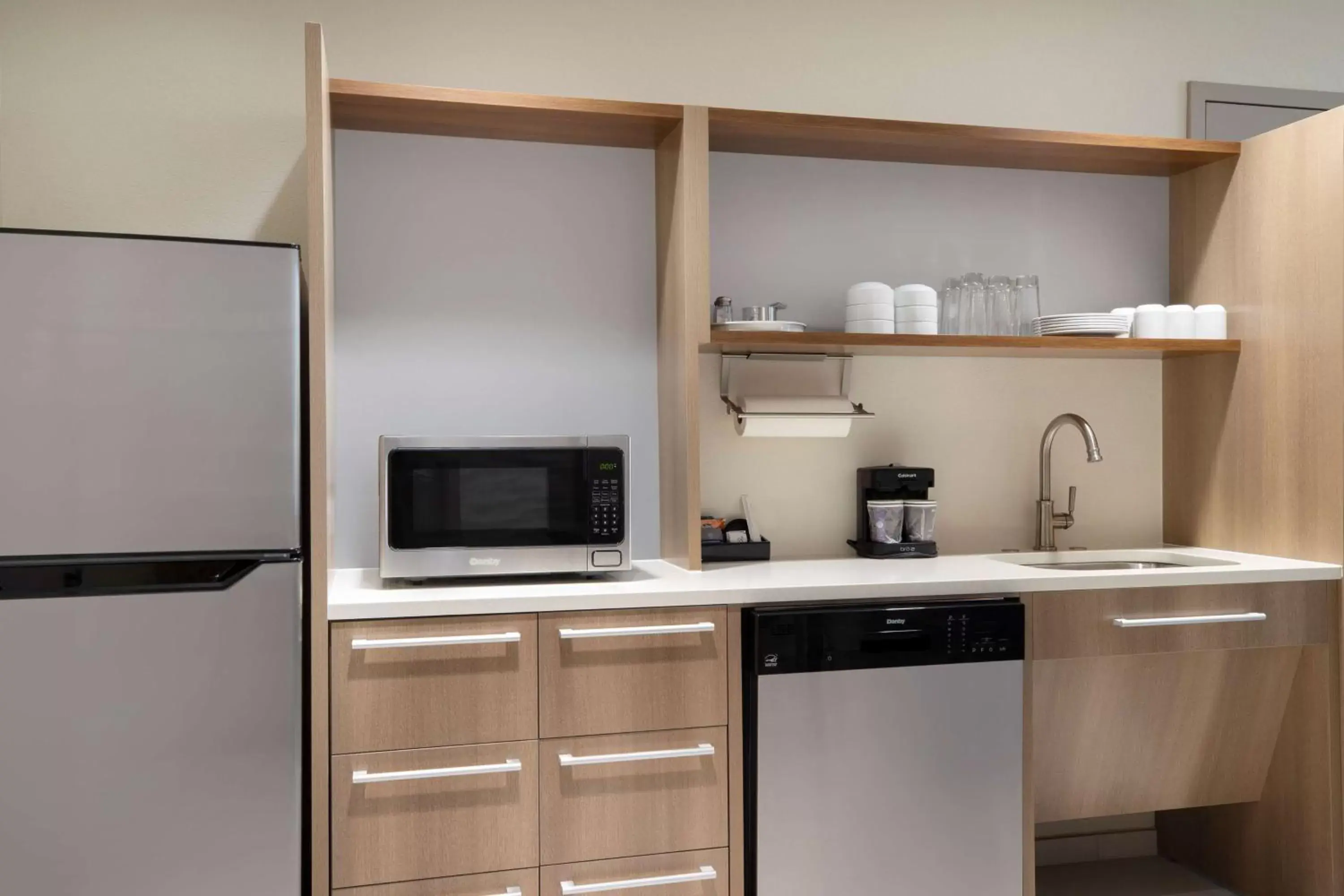 Kitchen or kitchenette, Kitchen/Kitchenette in Home2 Suites By Hilton Phoenix Avondale, Az
