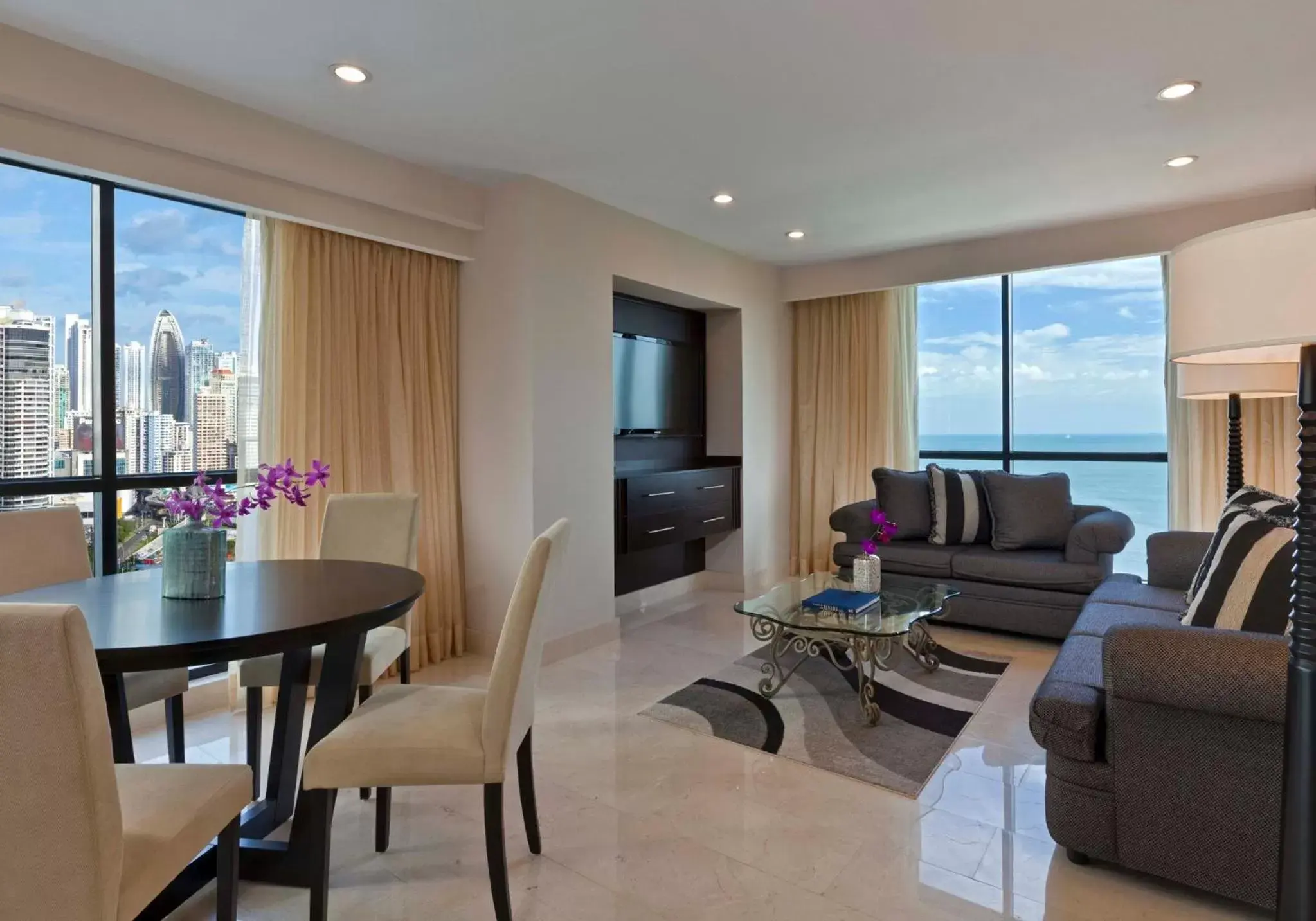 Bedroom, Seating Area in Intercontinental Miramar Panama, an IHG Hotel