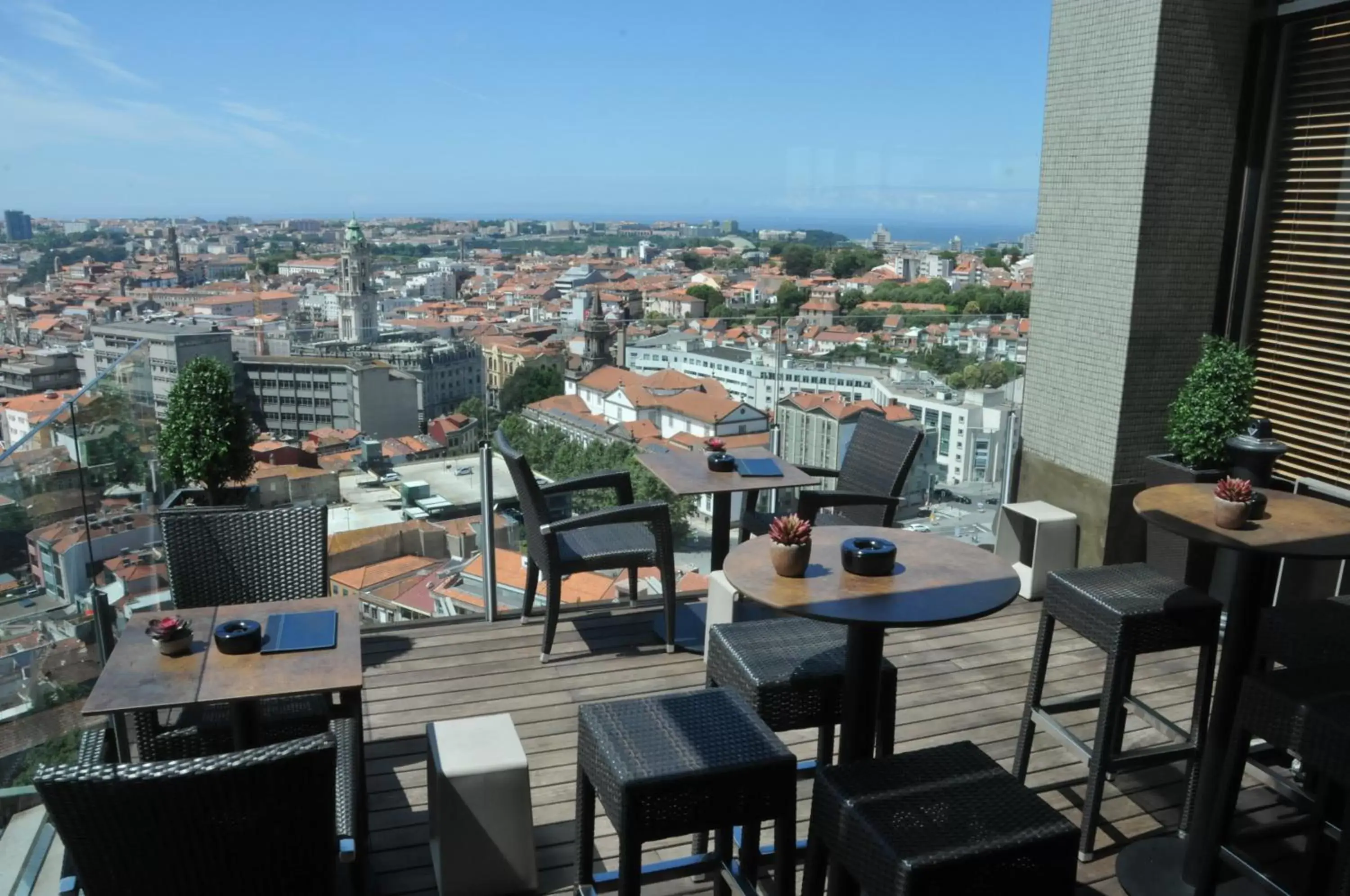 Balcony/Terrace, Restaurant/Places to Eat in Hotel Dom Henrique - Downtown