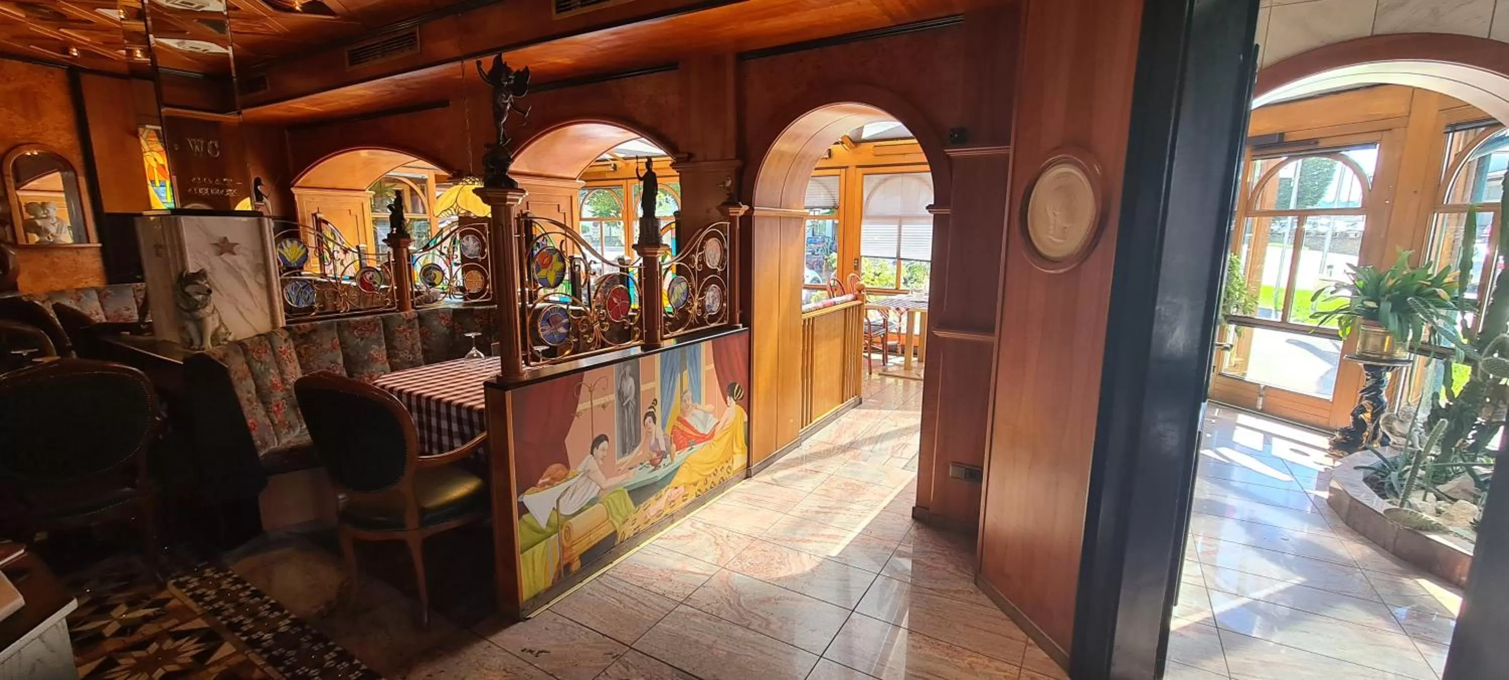 Restaurant/places to eat in Höckner Plaza Hotel