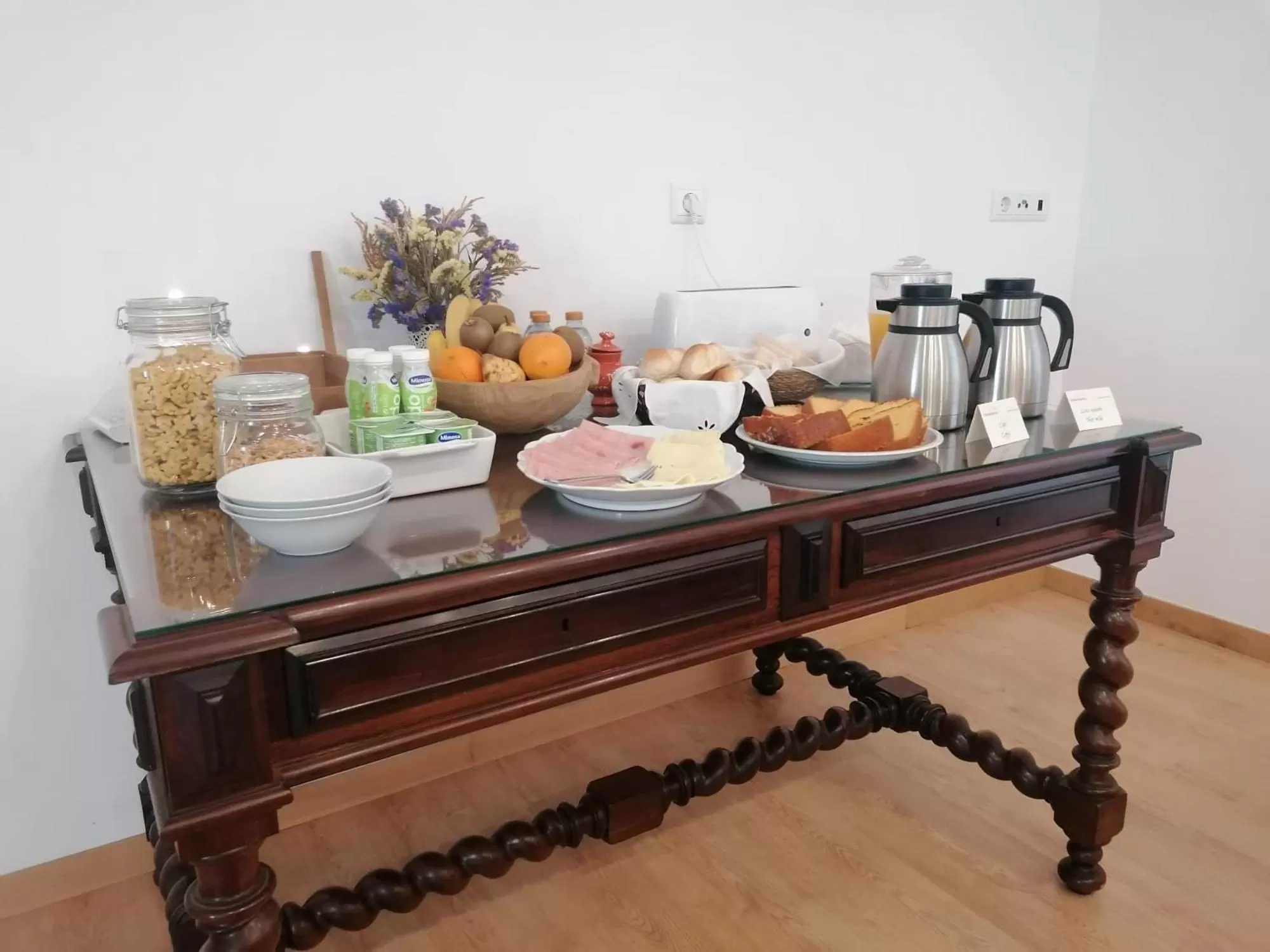 Continental breakfast in Casa da Careca