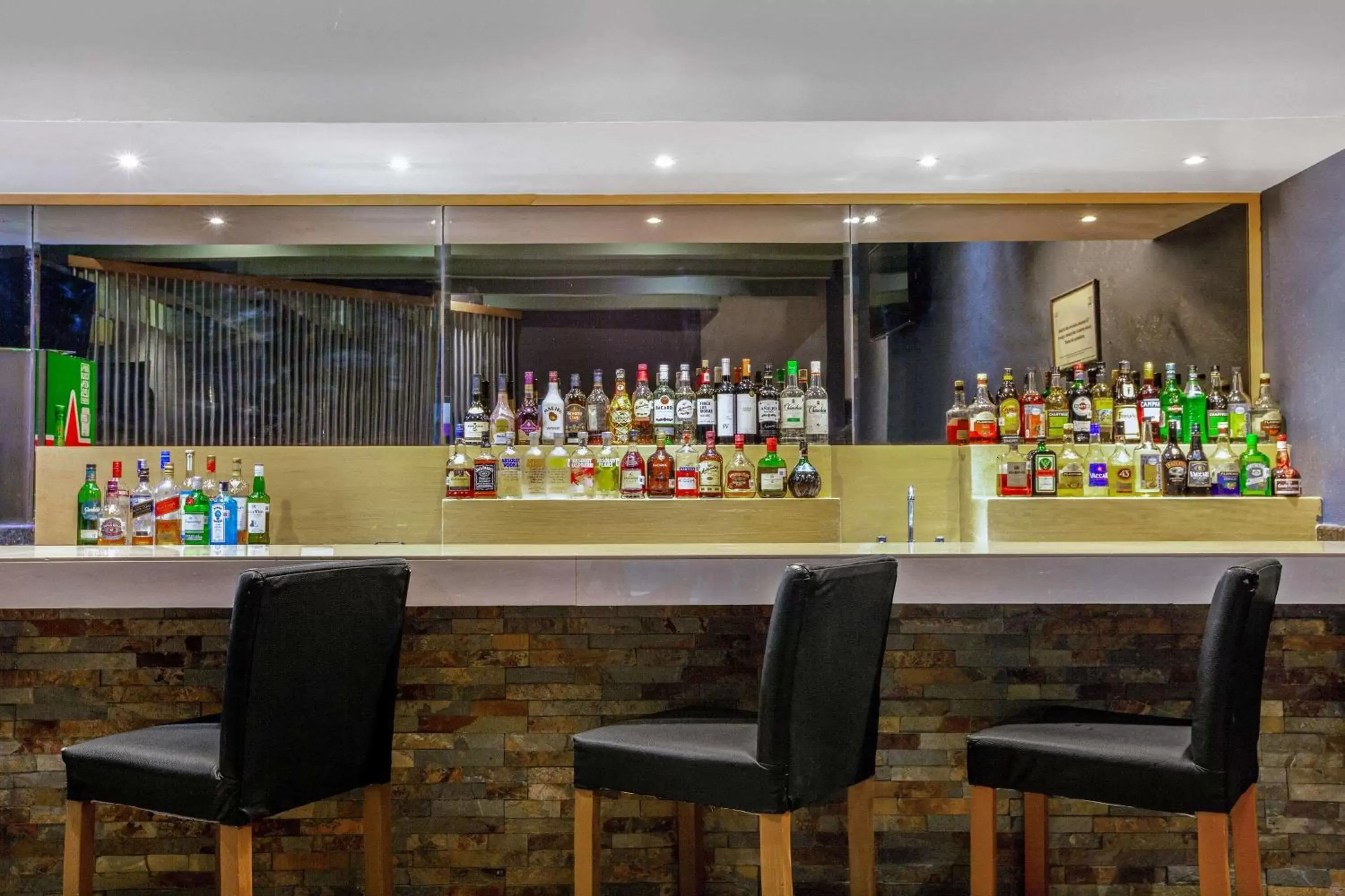 Lounge or bar in CHN Hotel Monterrey Centro, Trademark Collection by Wyndham Lounge or bar in CHN Hotel Monterrey Centro, Trademark Collection by Wyndham