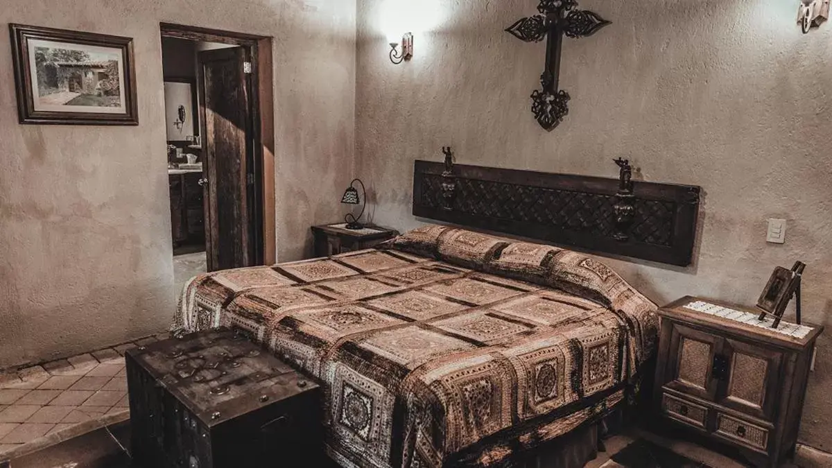 Photo of the whole room, Bed in Hacienda Sepulveda Hotel & Spa