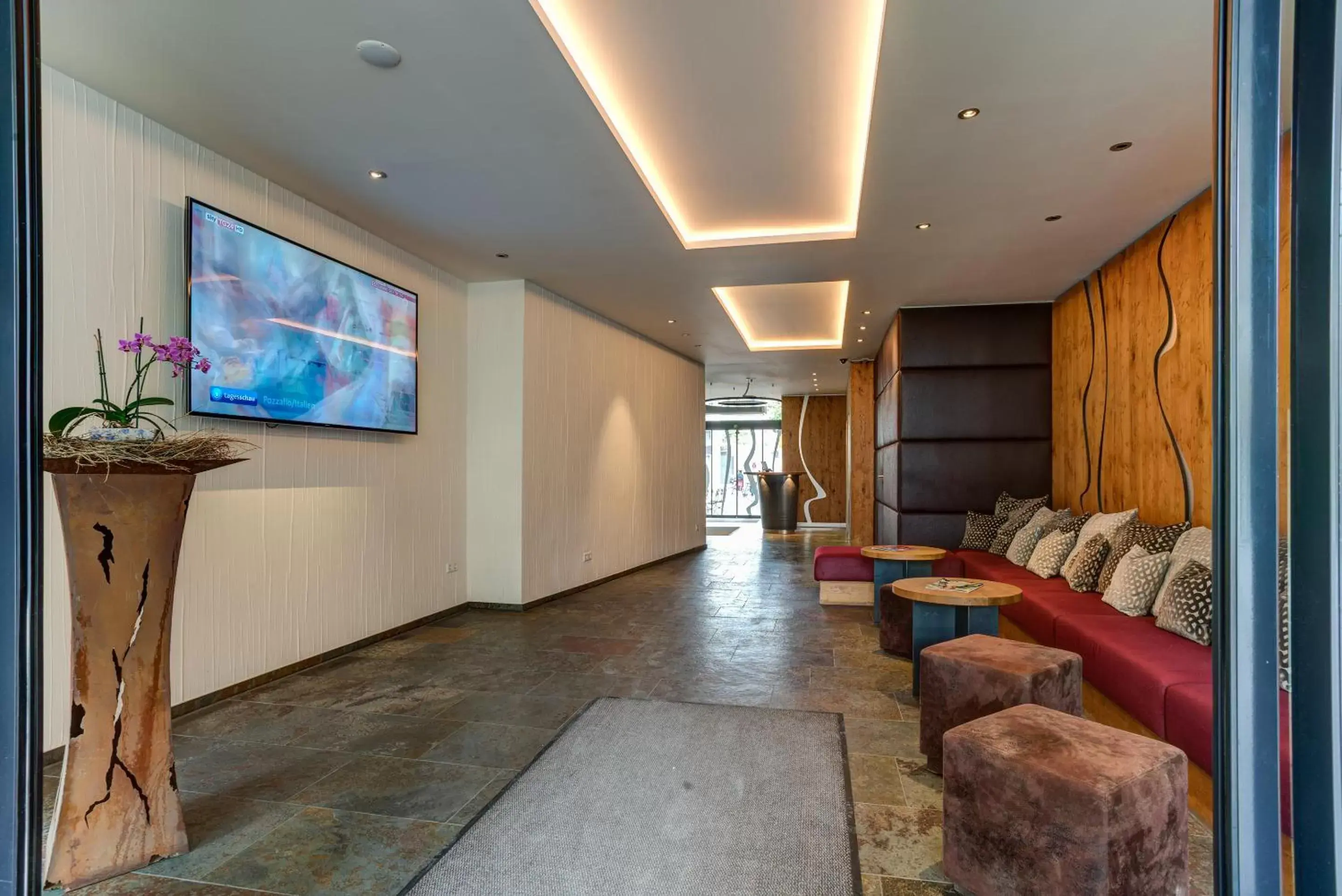 Lobby or reception, TV/Entertainment Center in Centro Hotel Stern