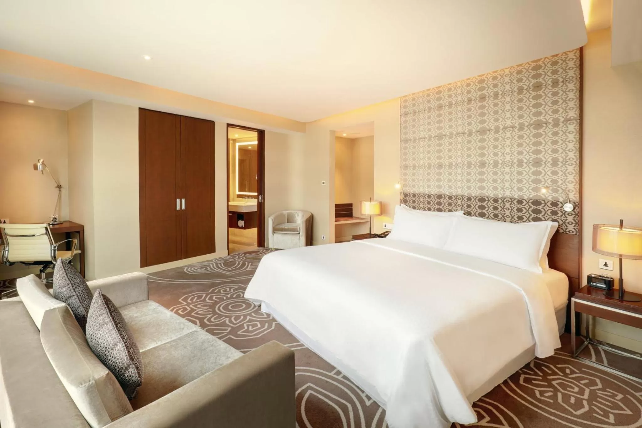 Photo of the whole room, Bed in Crowne Plaza Dhaka Gulshan by IHG