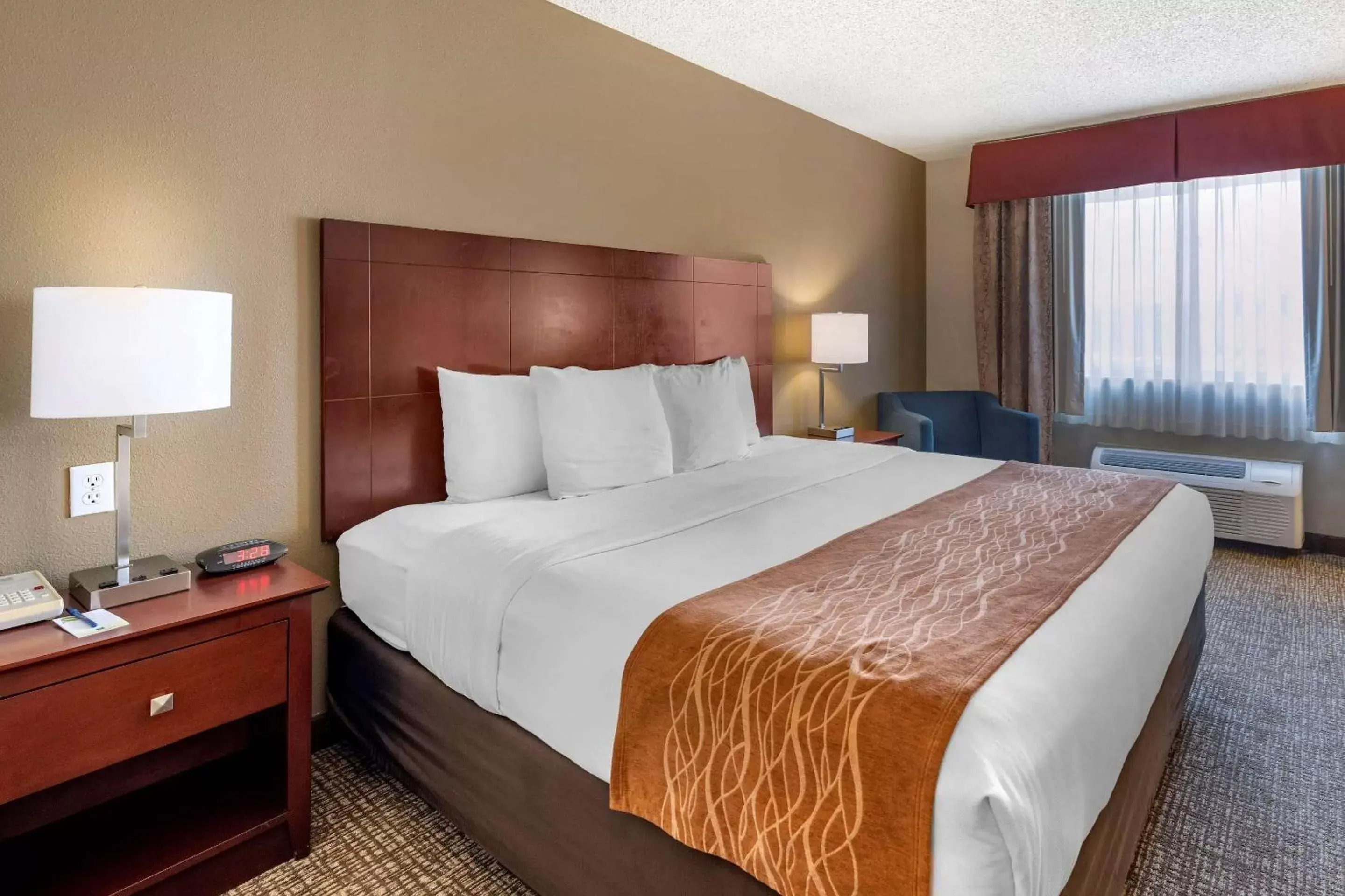 Photo of the whole room, Bed in Comfort Inn & Suites Kelso - Longview