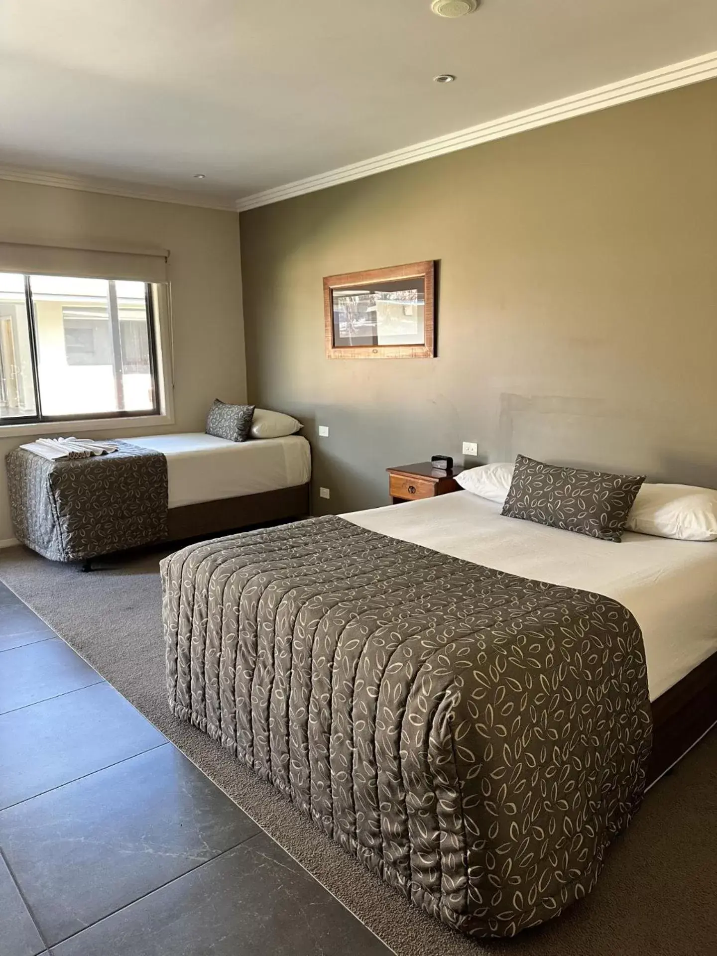 Bed in The Saltbush Motor Inn