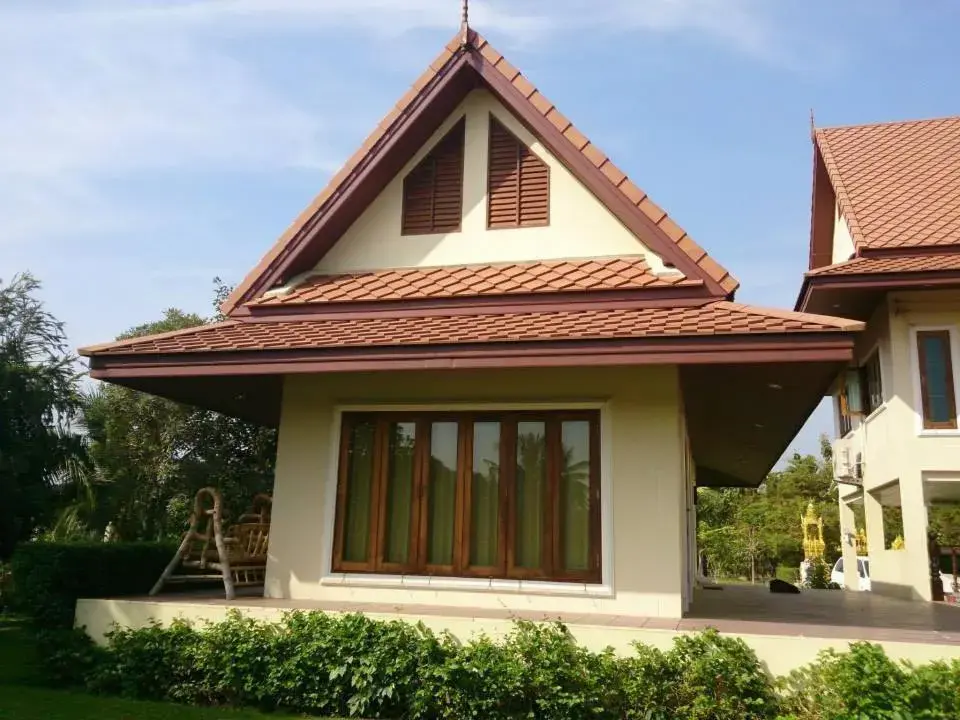 Facade/entrance in Thararin Villa Facade/entrance in Thararin Villa