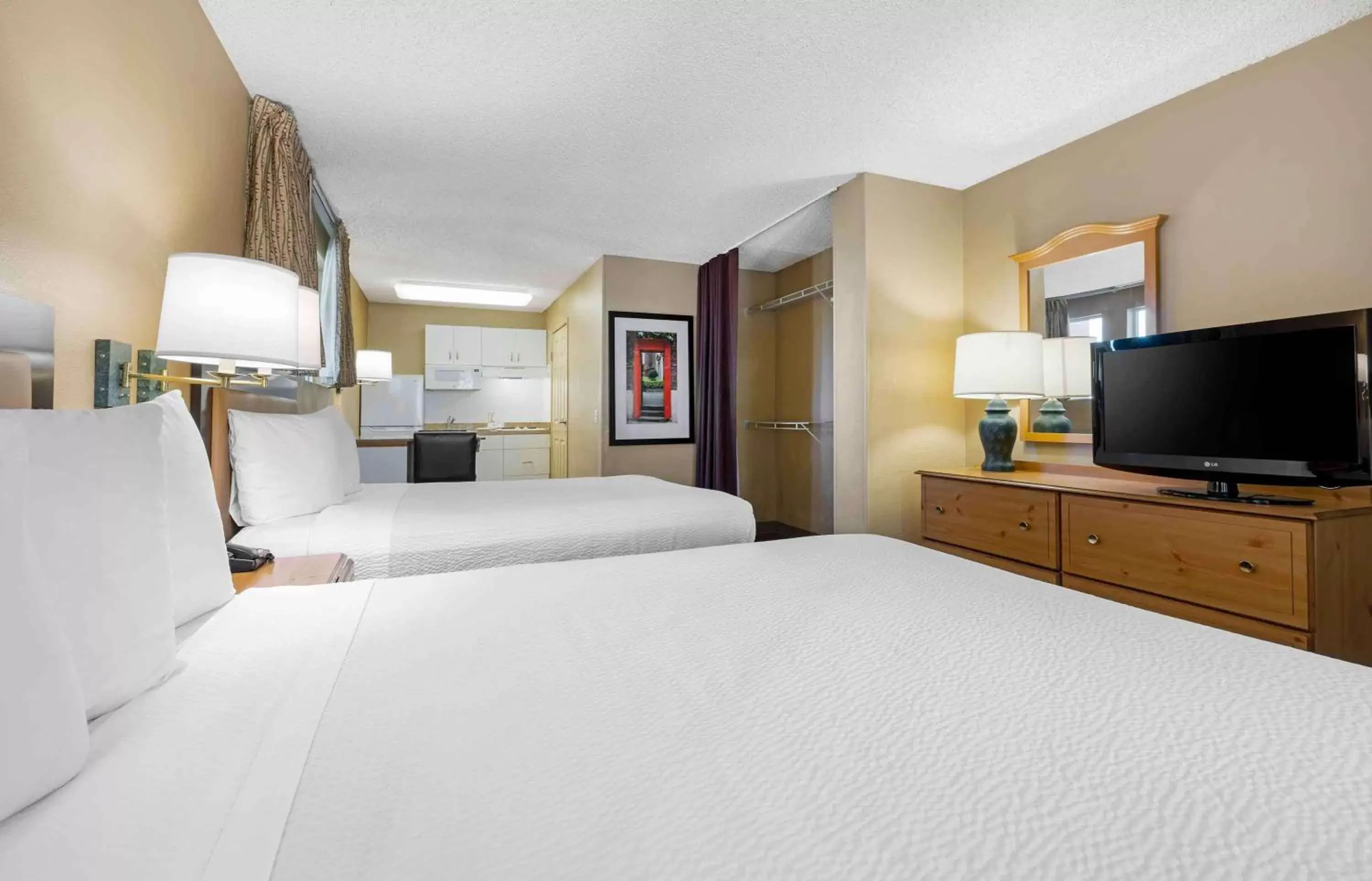 Bedroom, TV/Entertainment Center in Extended Stay America Suites - San Diego - Fashion Valley