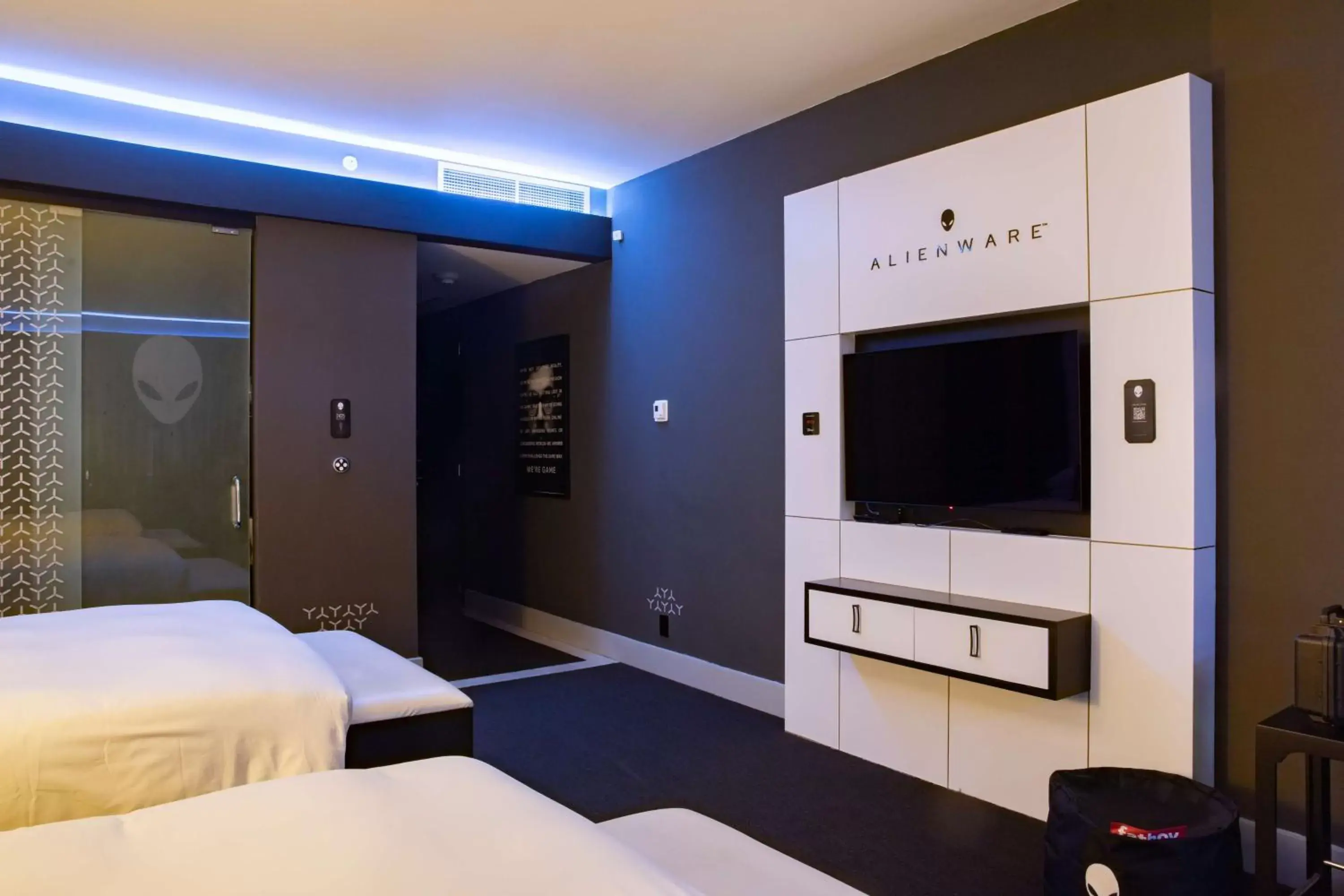 Bed, TV/Entertainment Center in Hilton Panama