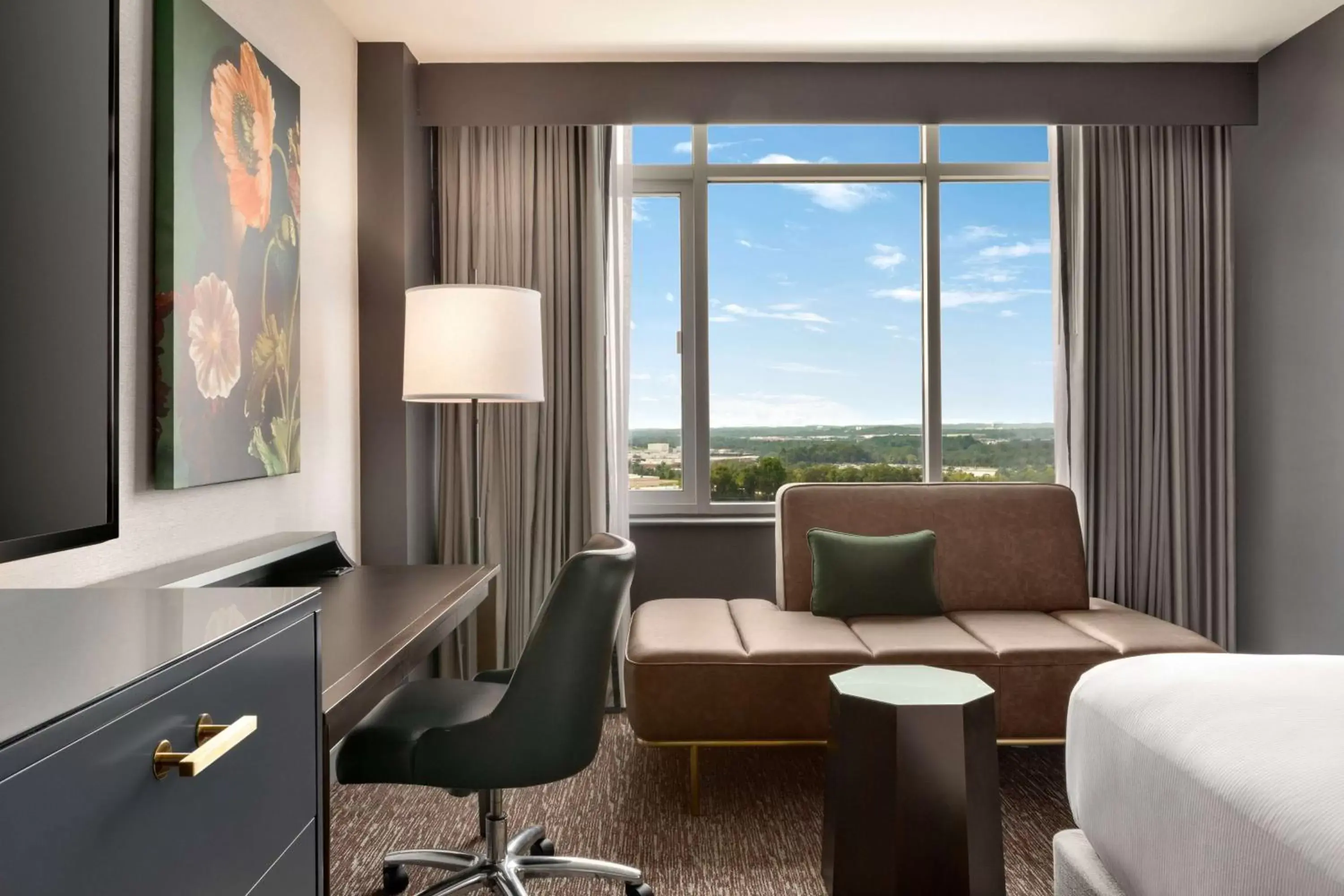 Bedroom, Seating Area in Hilton Baltimore BWI Airport