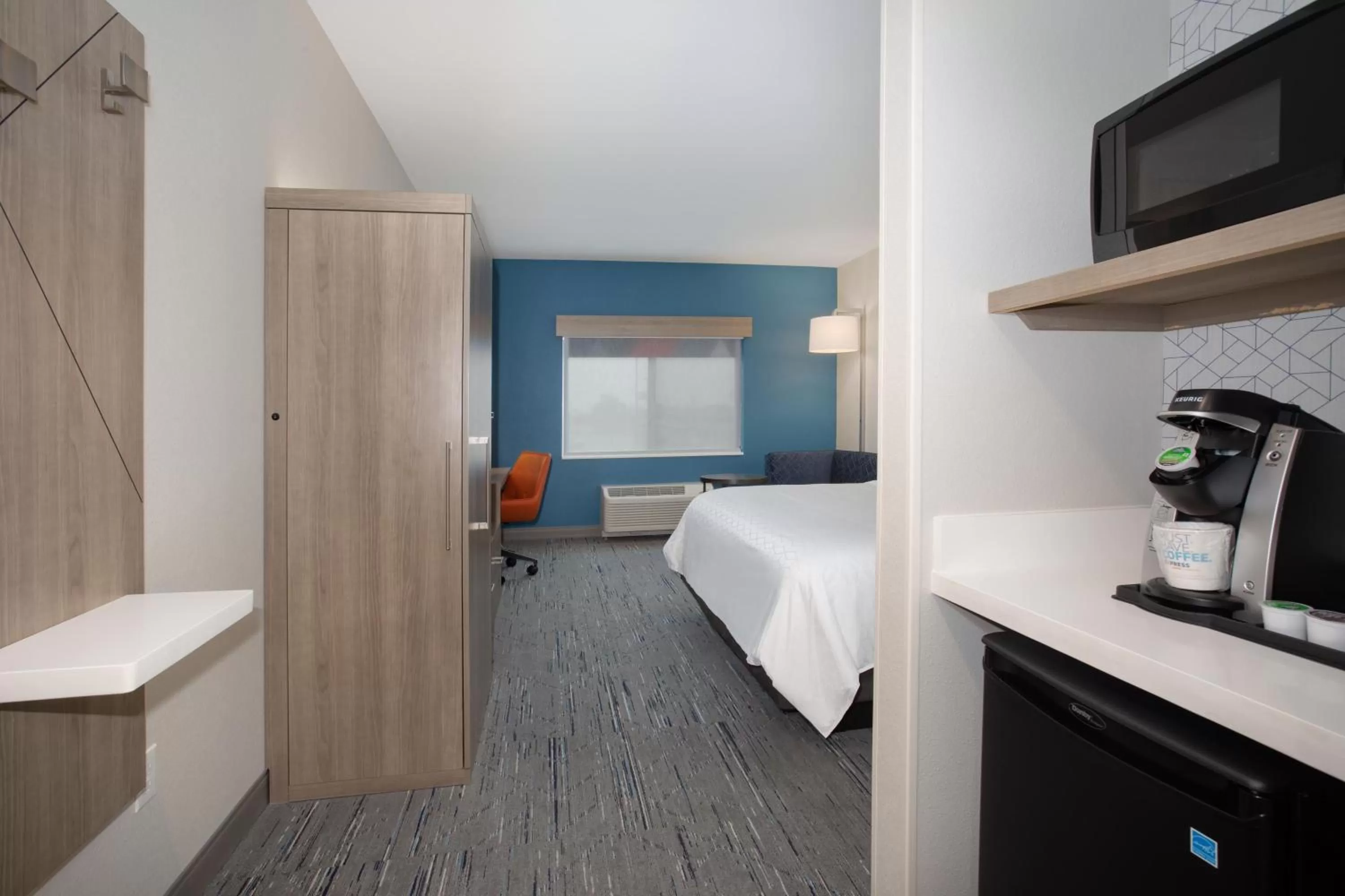 Photo of the whole room, Bed in Holiday Inn Express Hotel & Suites Idaho Falls by IHG