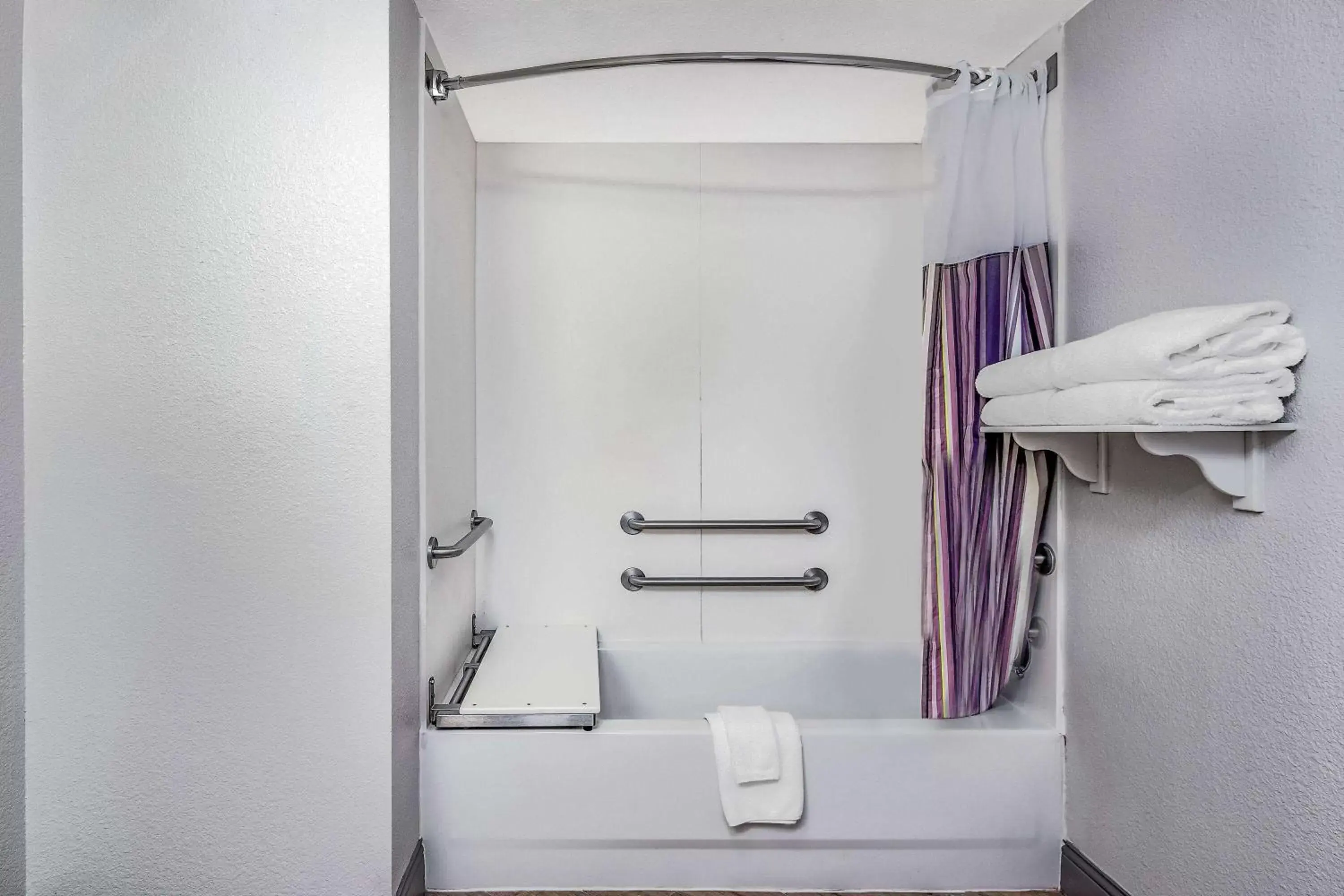 Bathroom in La Quinta by Wyndham Fremont / Silicon Valley